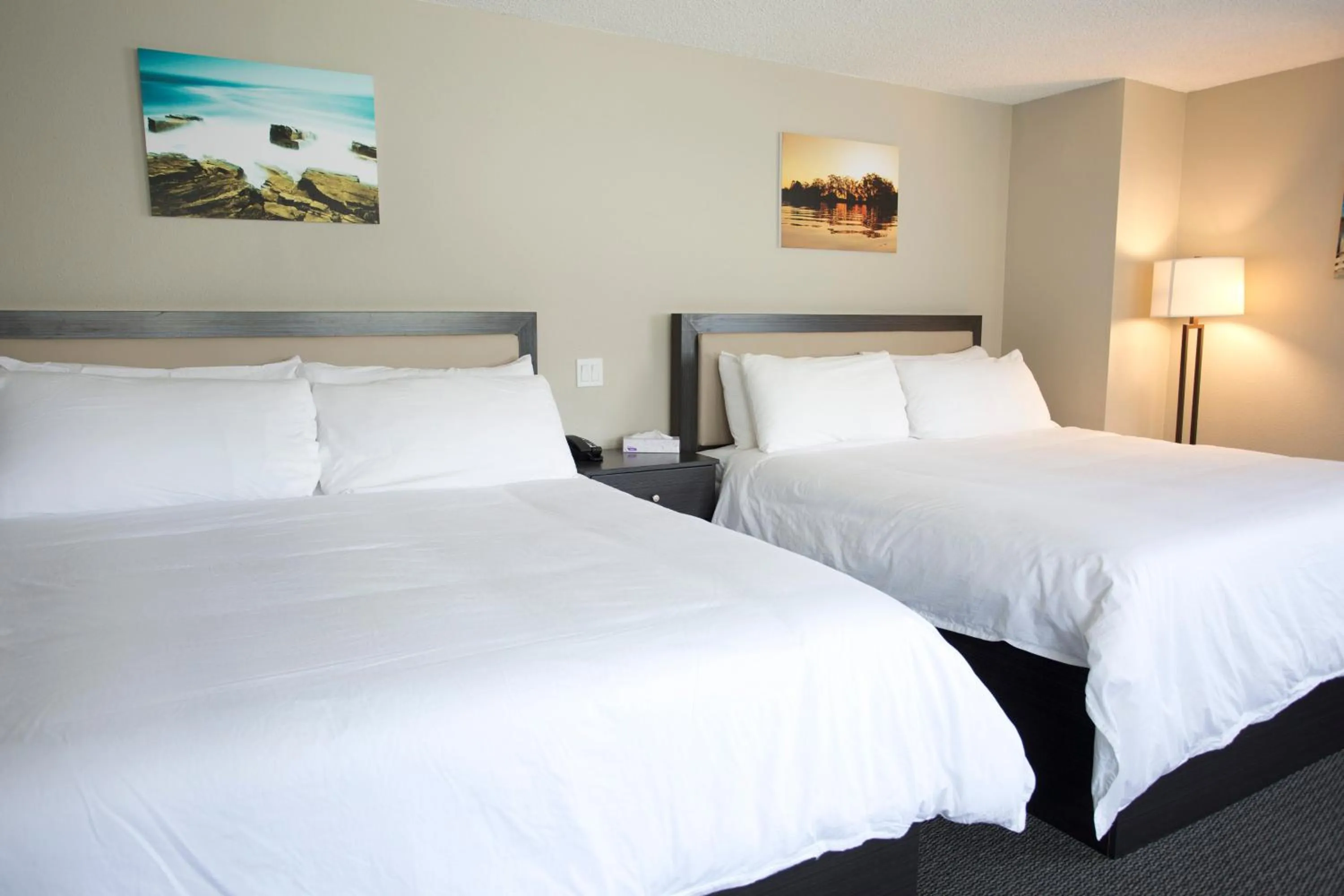 Bedroom, Bed in Valemount Vacation Inn