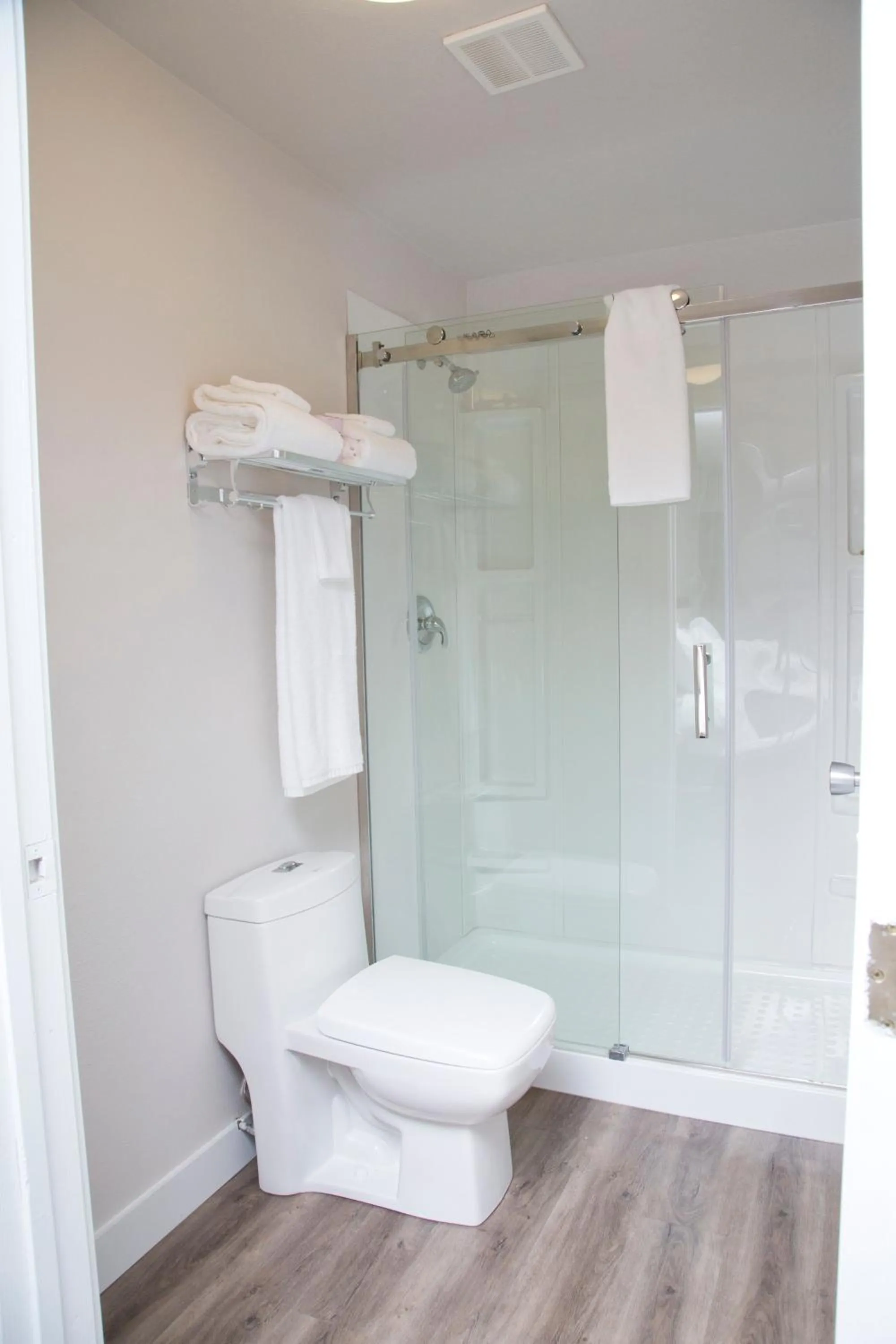 Bathroom in Valemount Vacation Inn