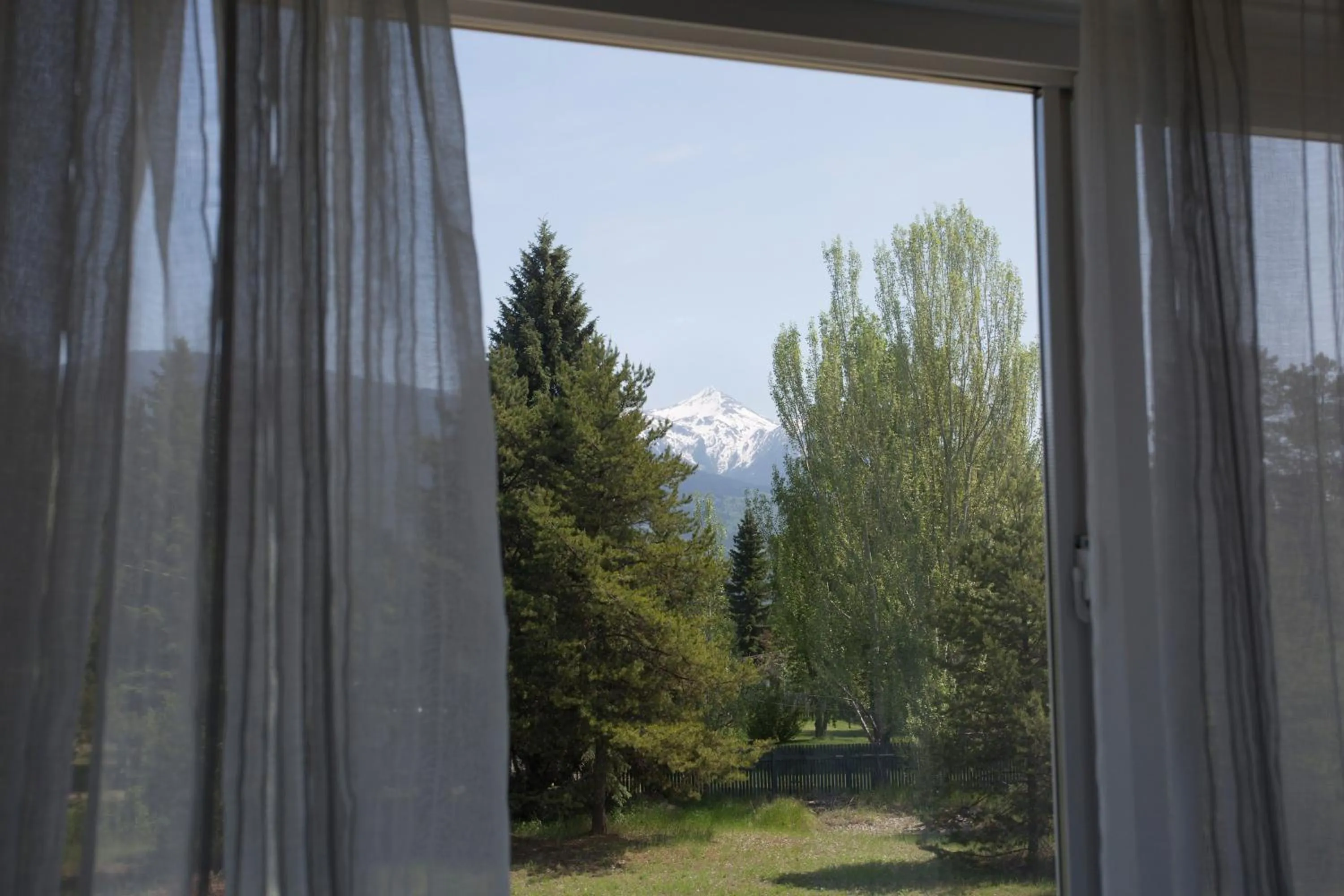 Mountain view in Valemount Vacation Inn