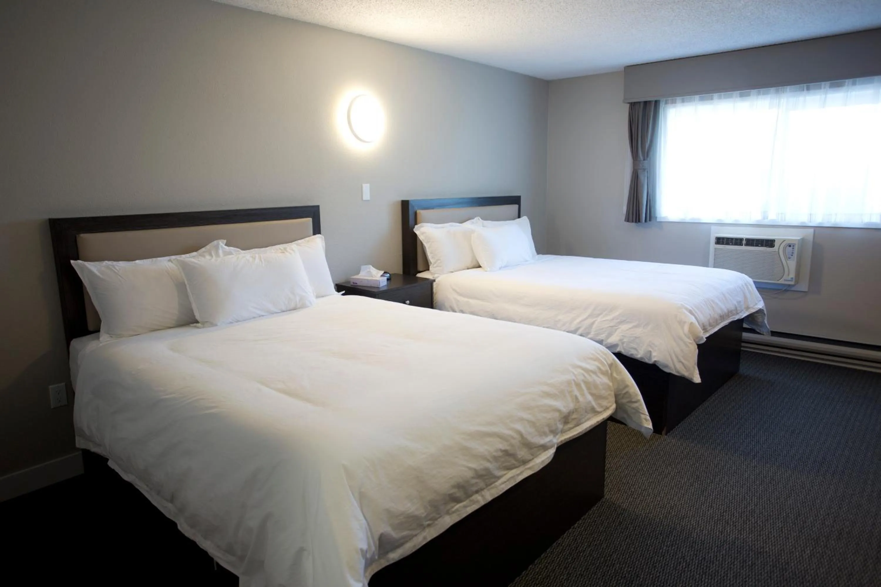 Bedroom, Bed in Valemount Vacation Inn