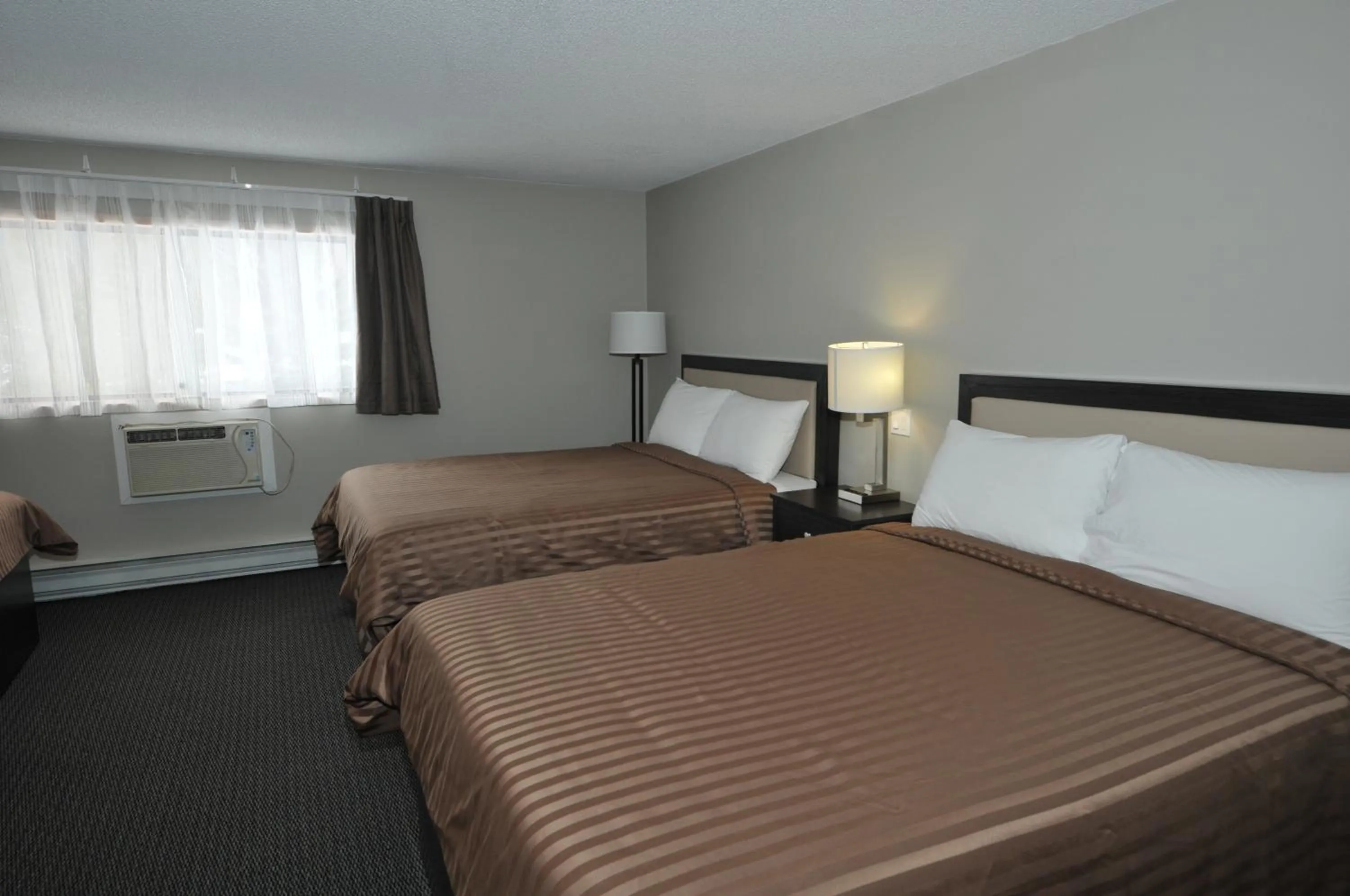 Bed in Valemount Vacation Inn