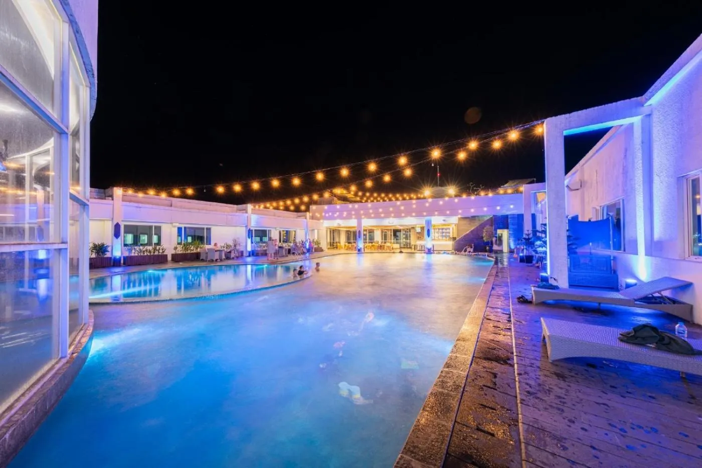 Swimming pool in Grand Jatra Hotel Balikpapan