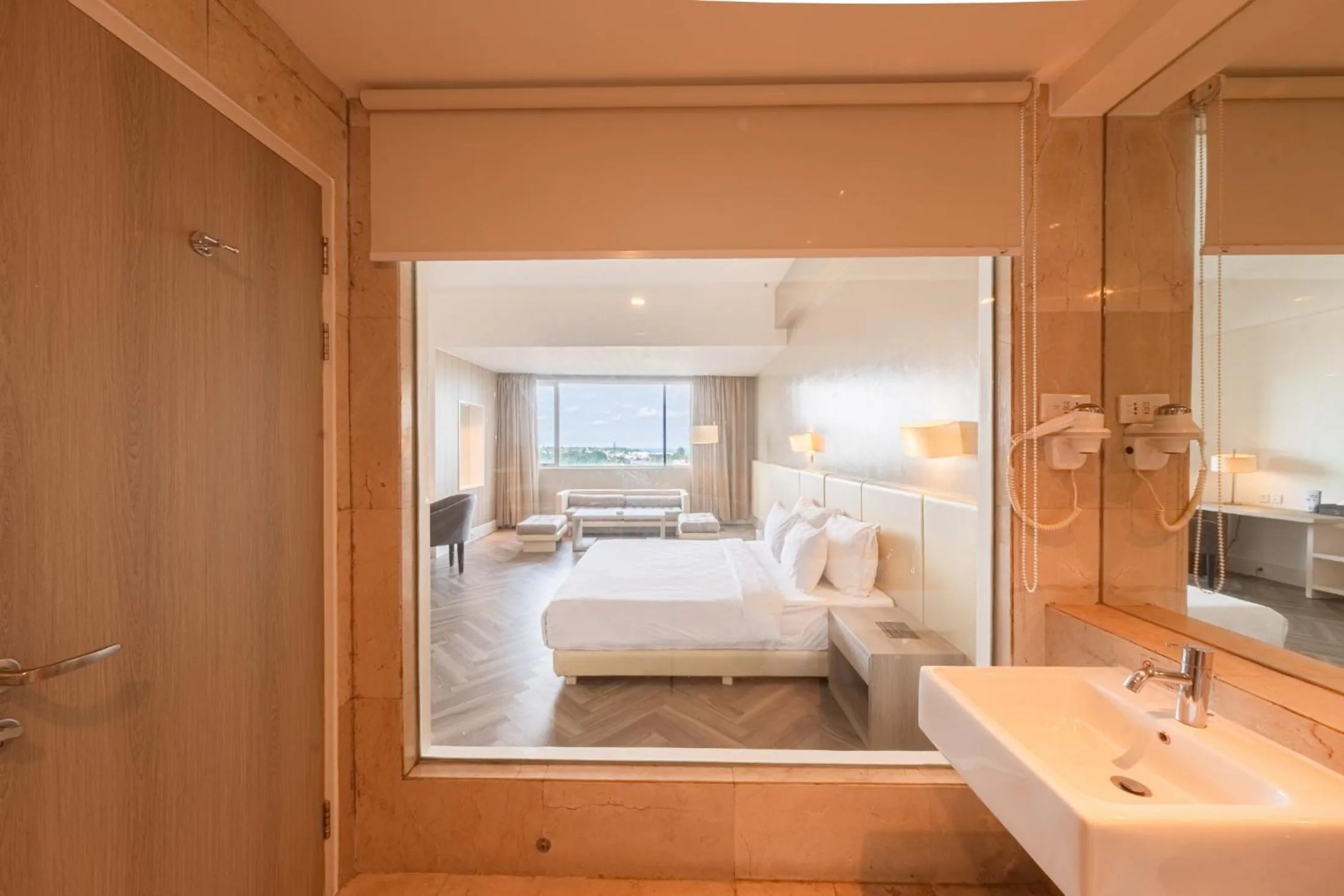 Shower, Bed in Grand Jatra Hotel Balikpapan