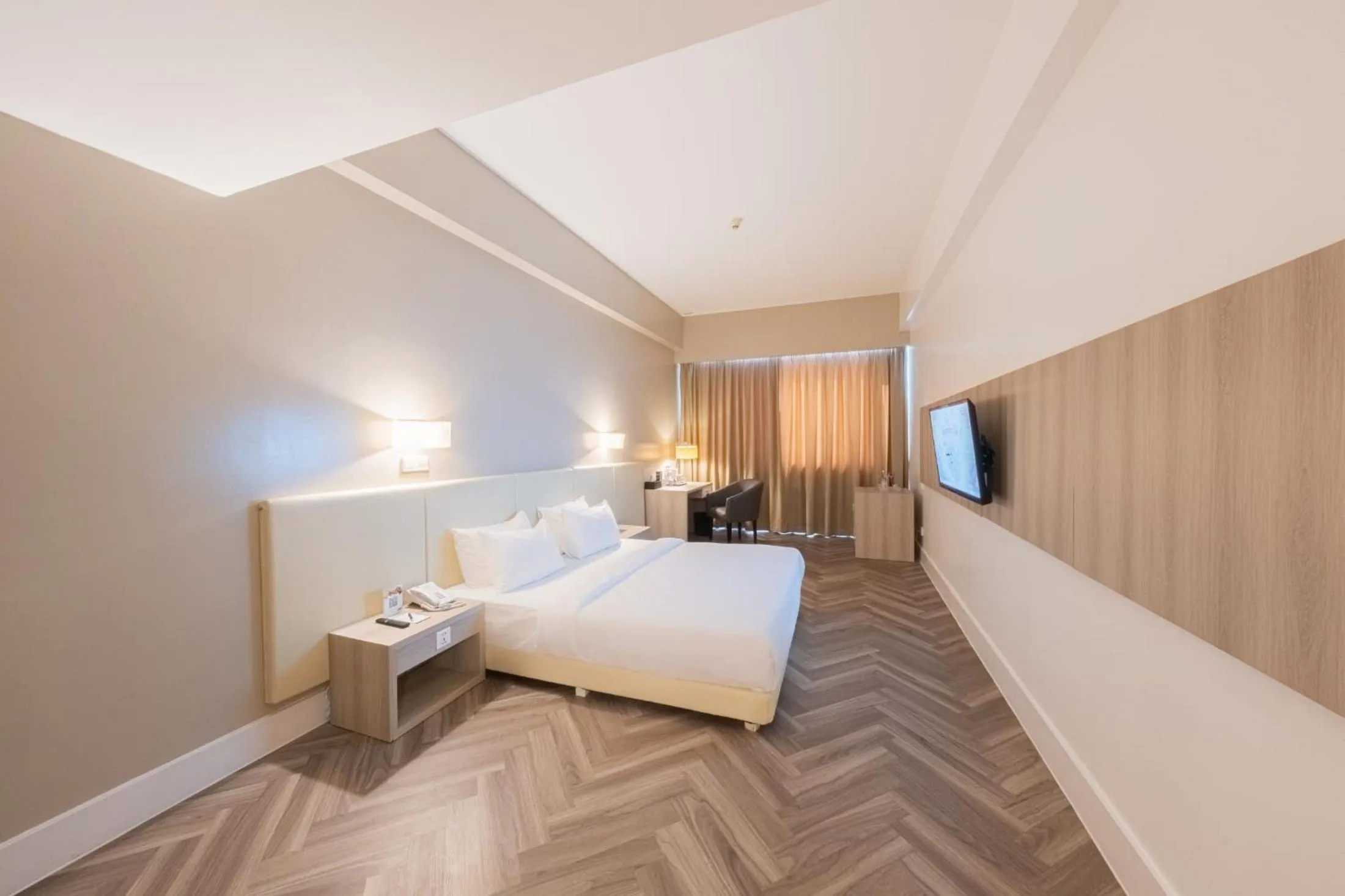 Coffee/tea facilities, Bed in Grand Jatra Hotel Balikpapan