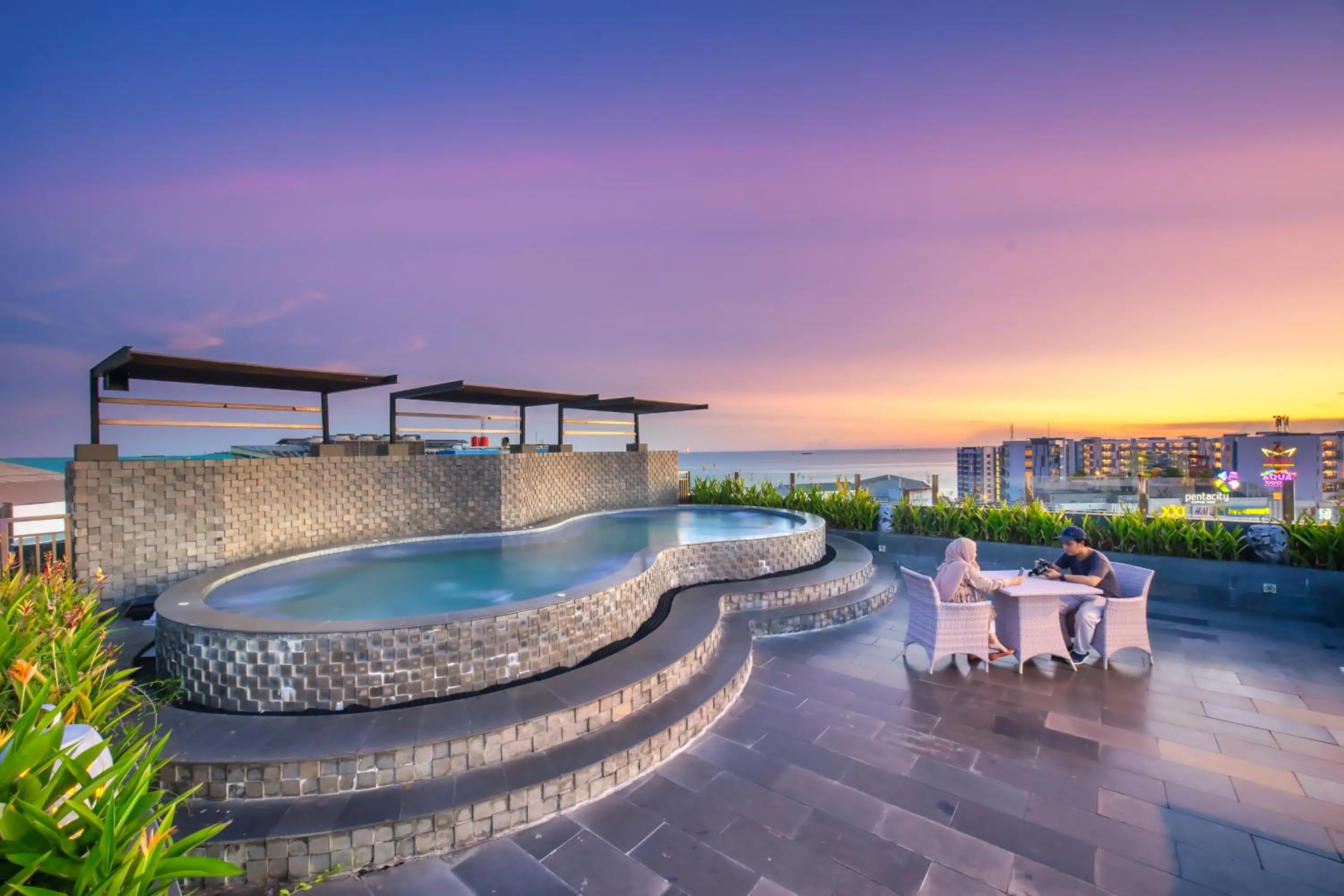 Swimming pool in Grand Jatra Hotel Balikpapan