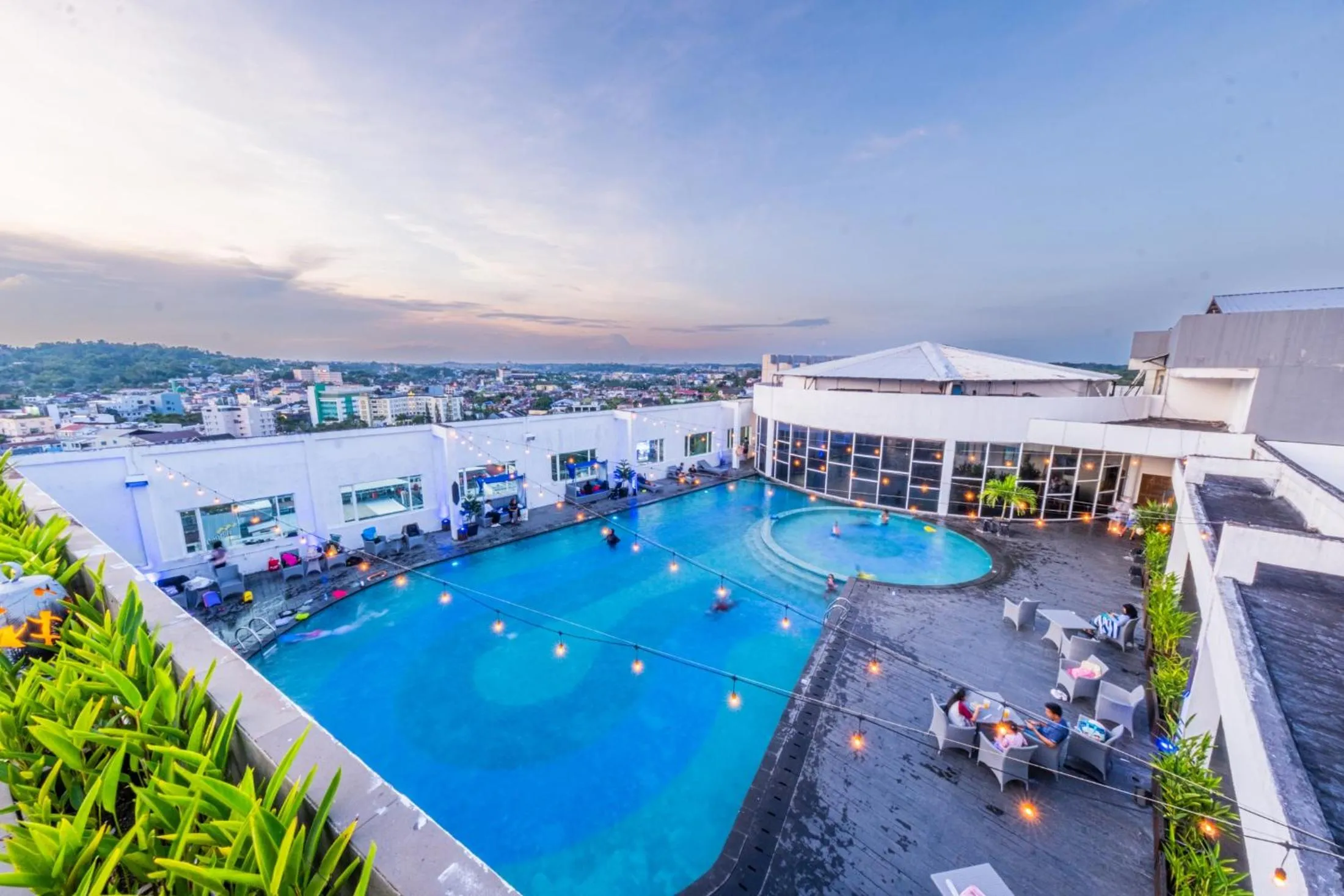 Swimming pool in Grand Jatra Hotel Balikpapan
