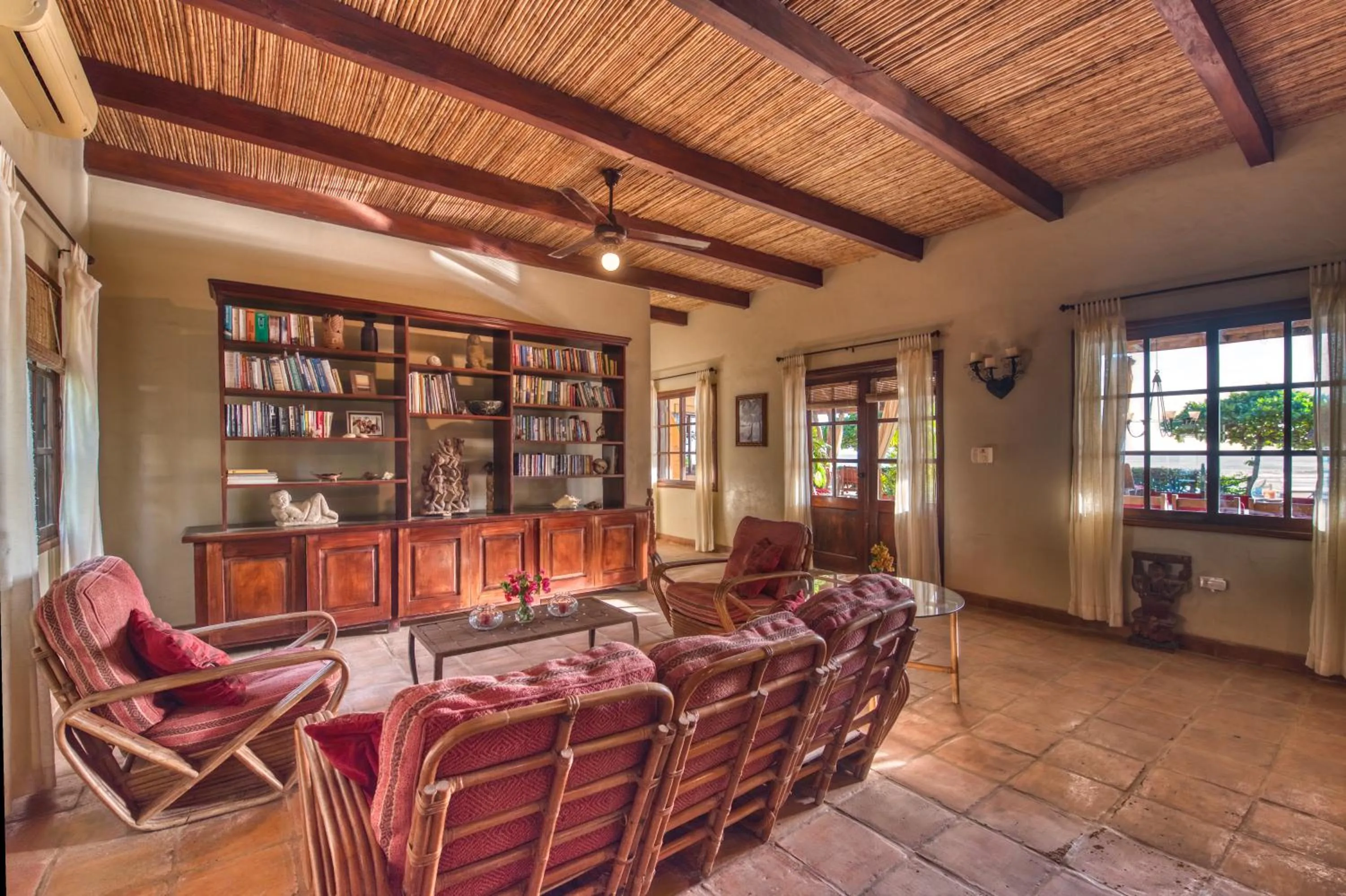 Library in La Veranera, Playa El Coco