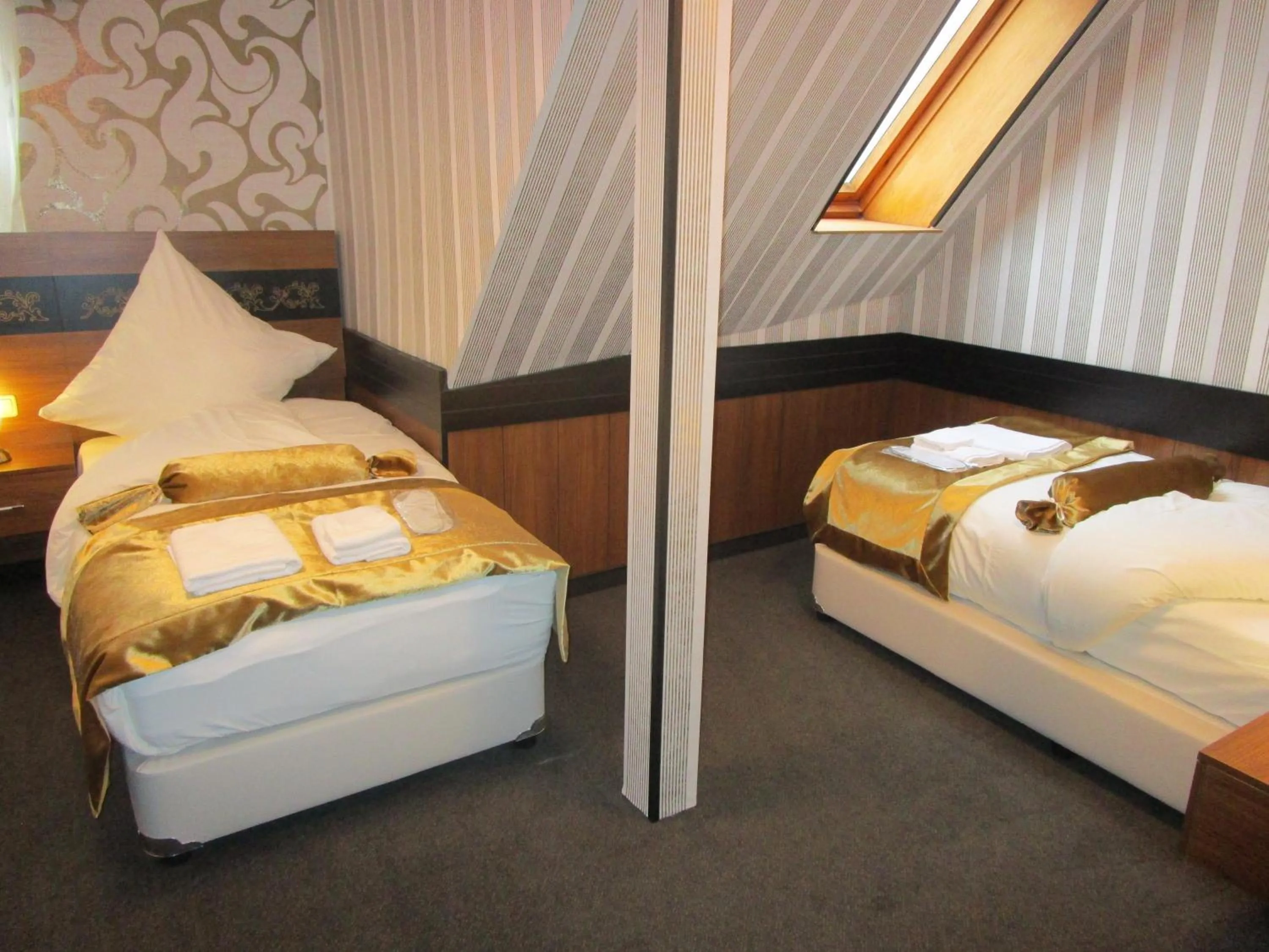 Photo of the whole room, Bed in Hotel im Anker