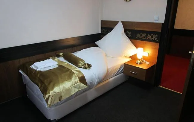 Photo of the whole room, Bed in Hotel im Anker