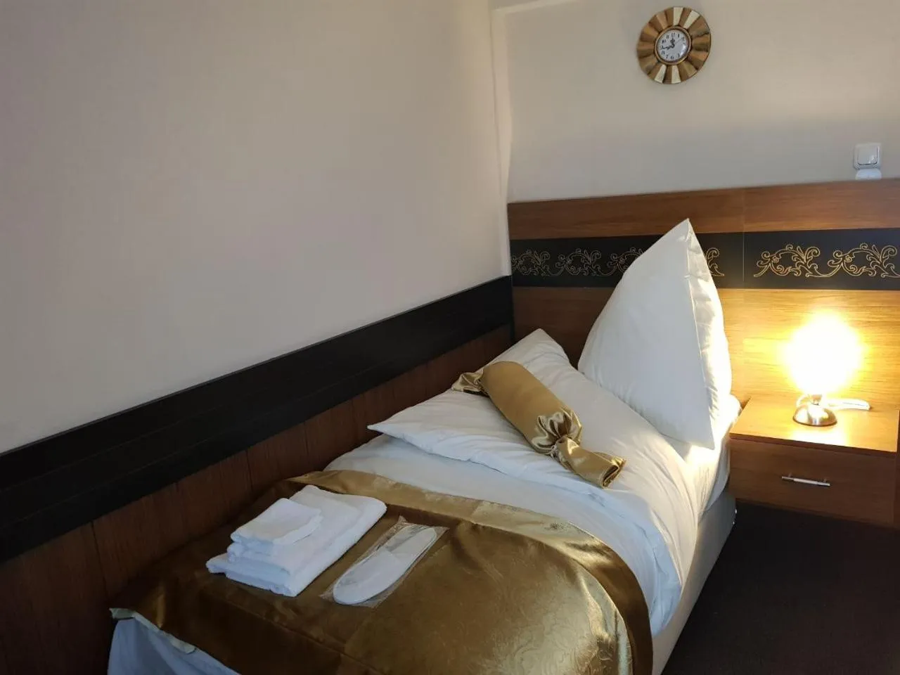 Photo of the whole room, Bed in Hotel im Anker