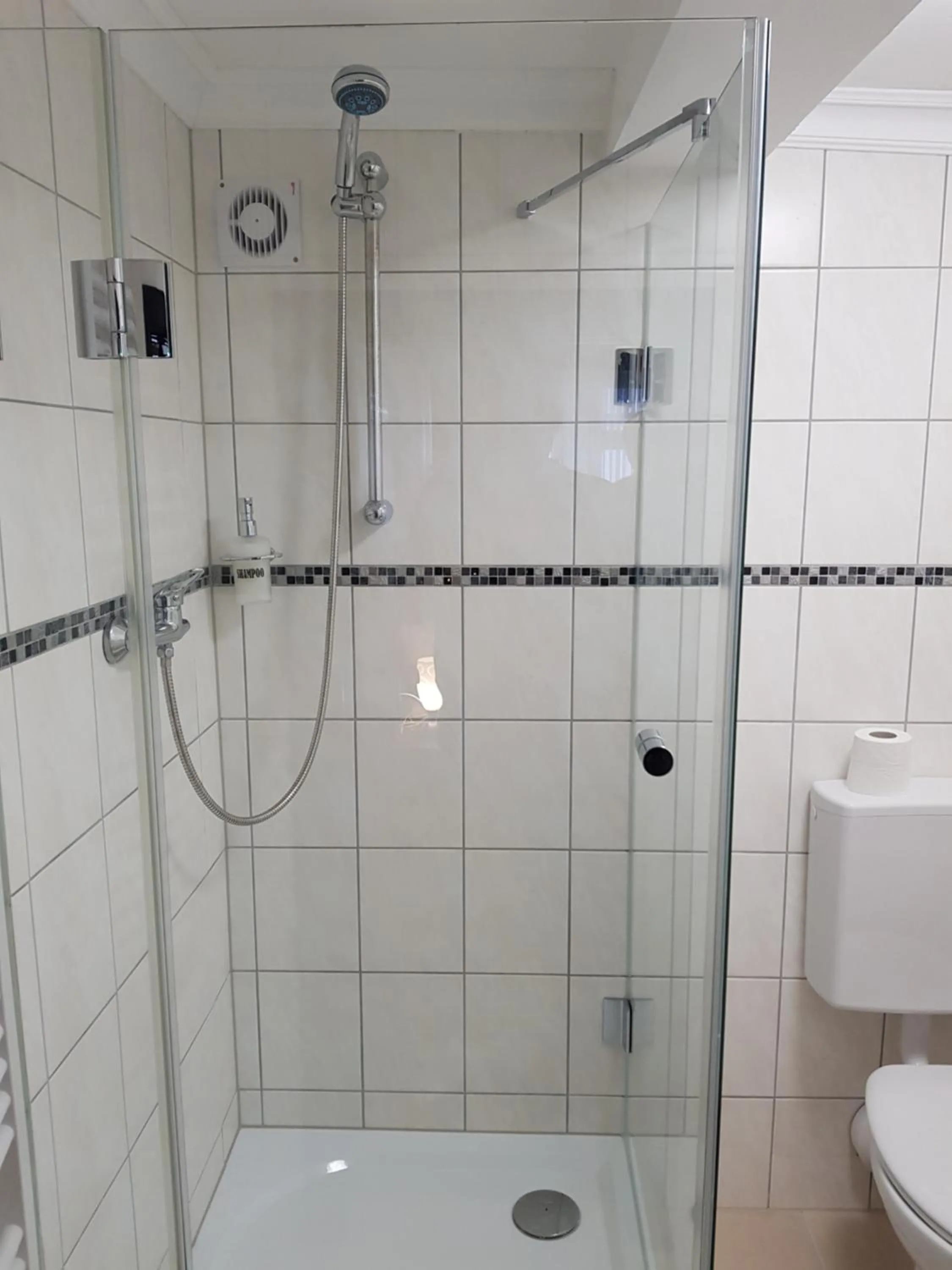 Shower in Hotel im Anker