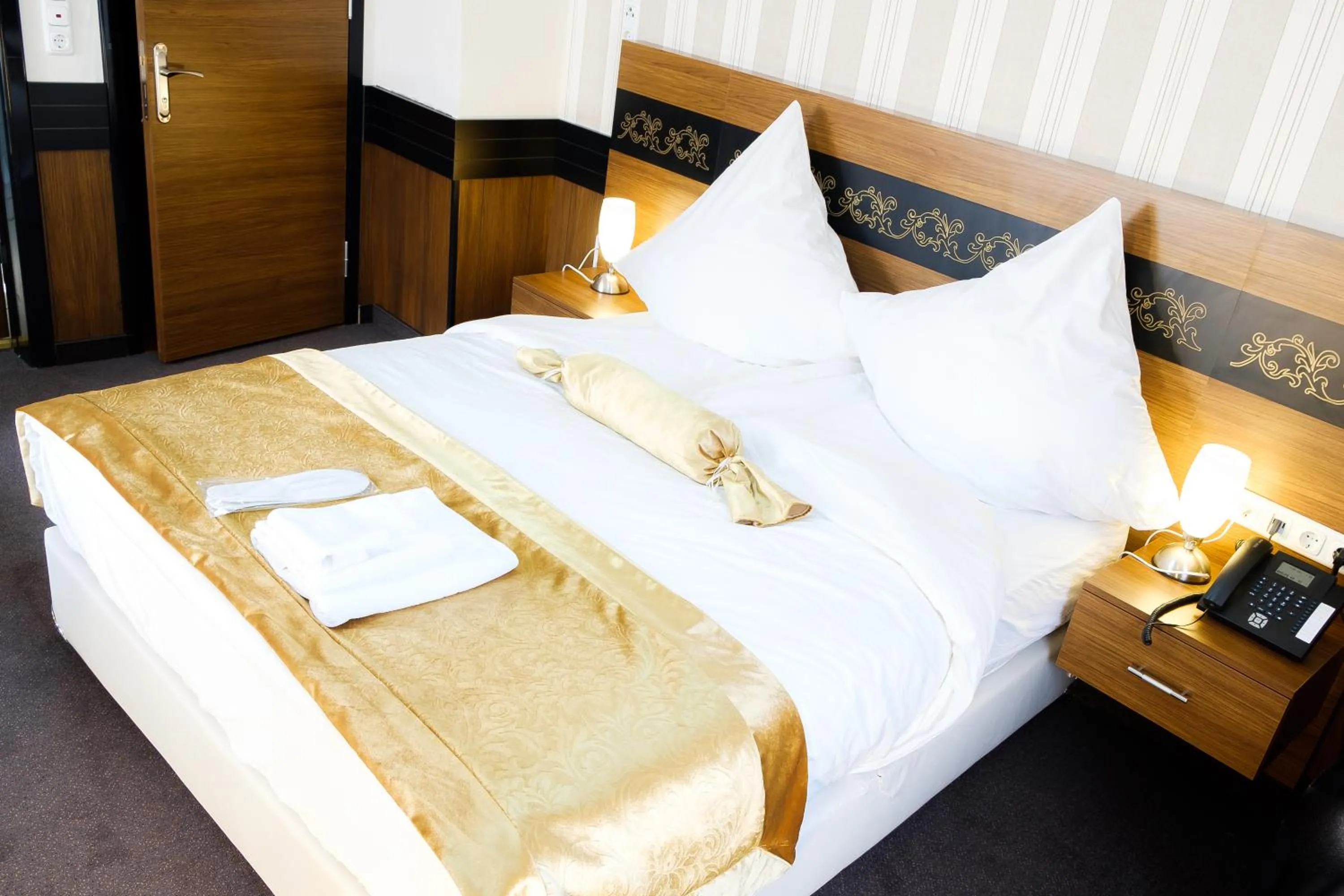 Photo of the whole room, Bed in Hotel im Anker