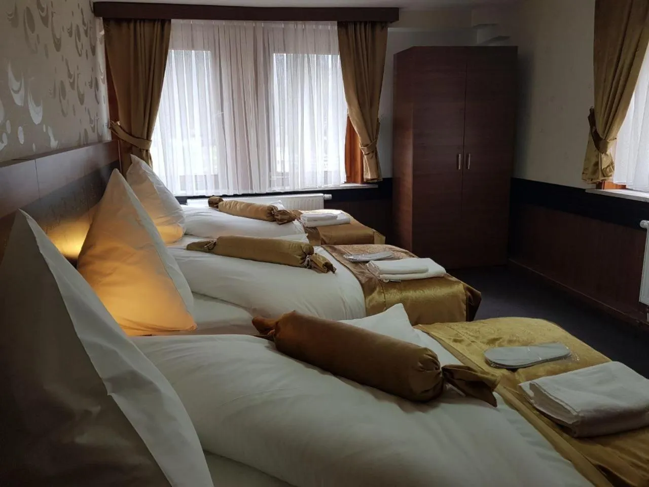 Photo of the whole room, Bed in Hotel im Anker