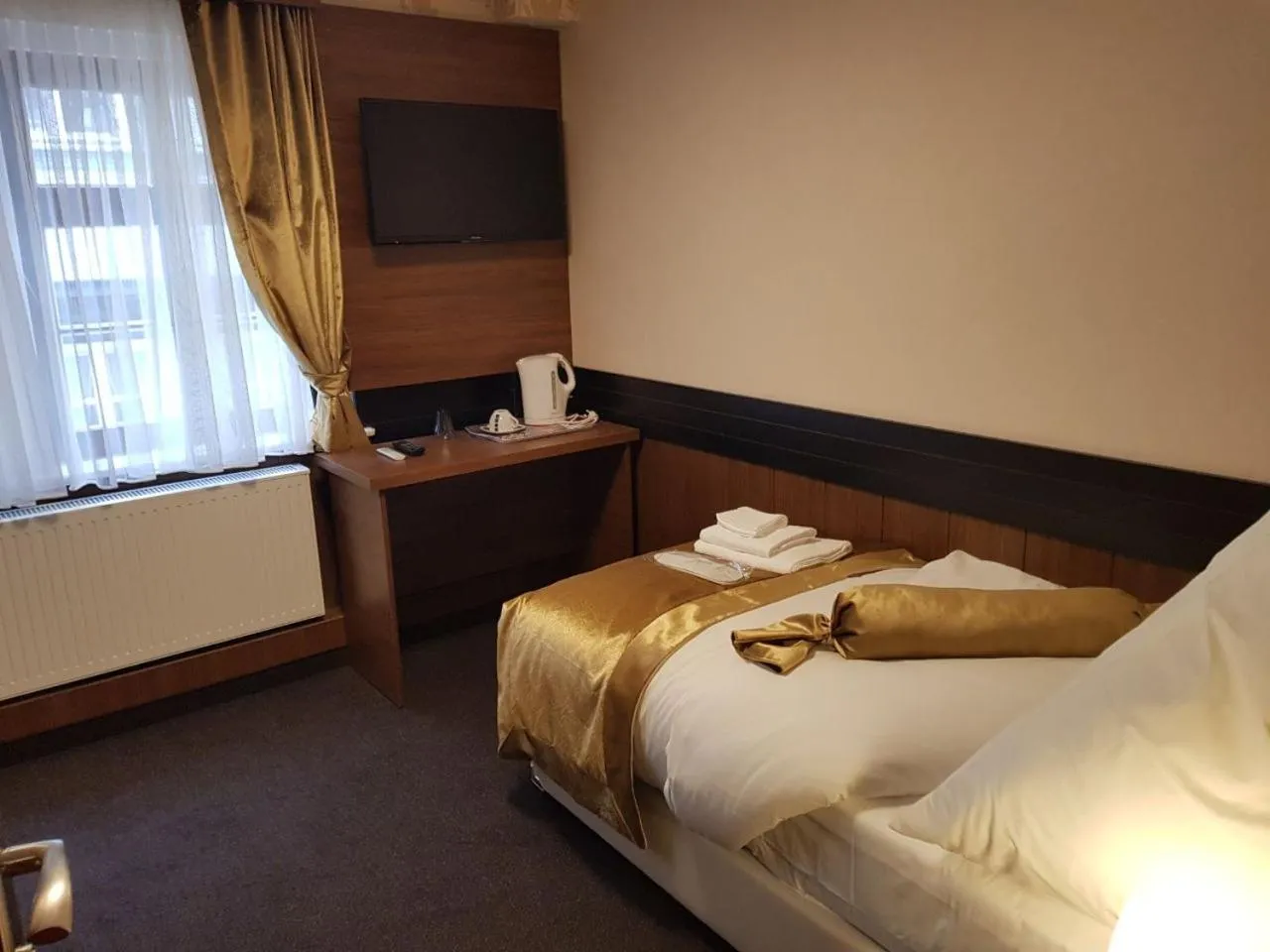 Photo of the whole room, Bed in Hotel im Anker