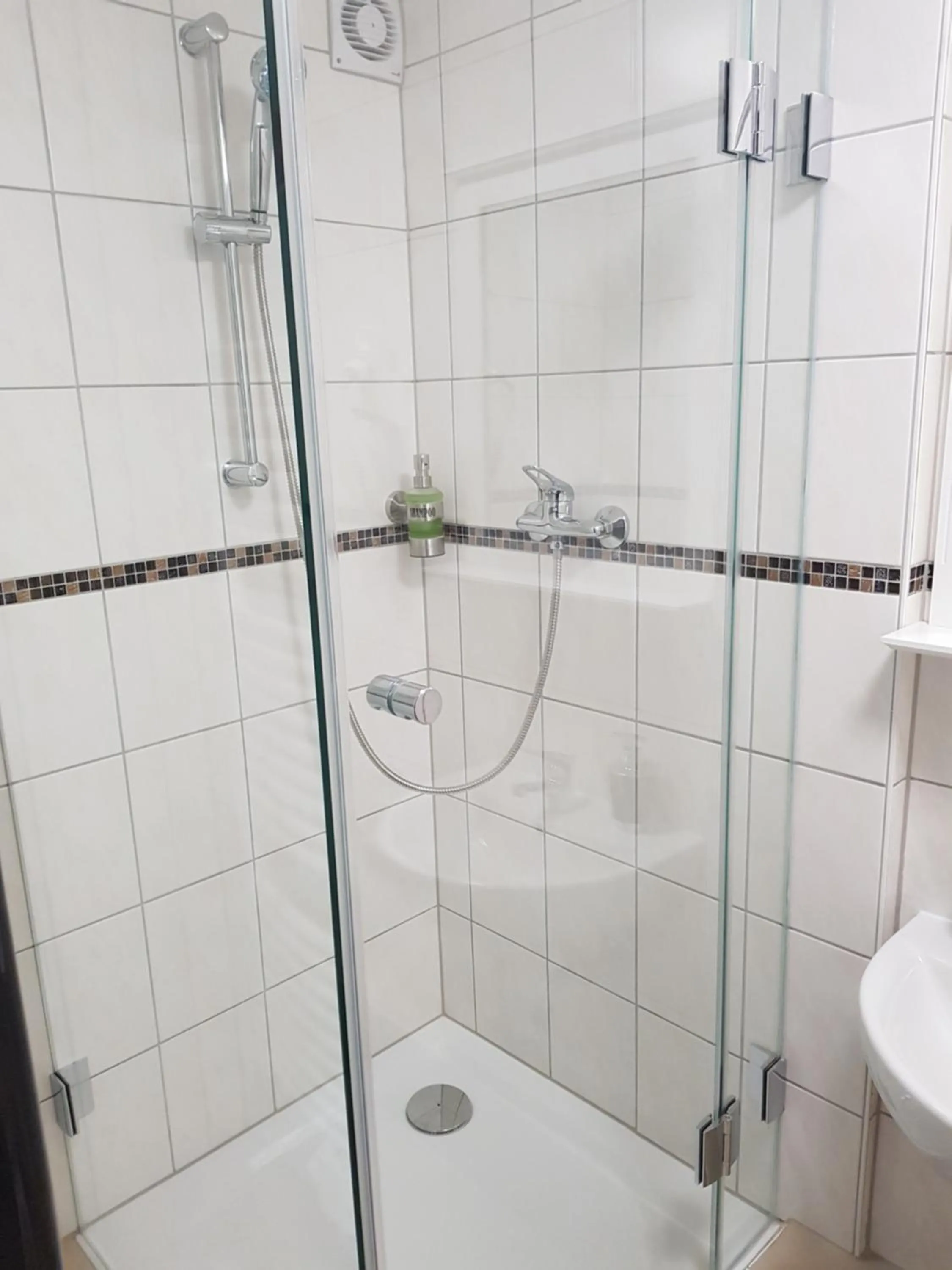 Shower in Hotel im Anker