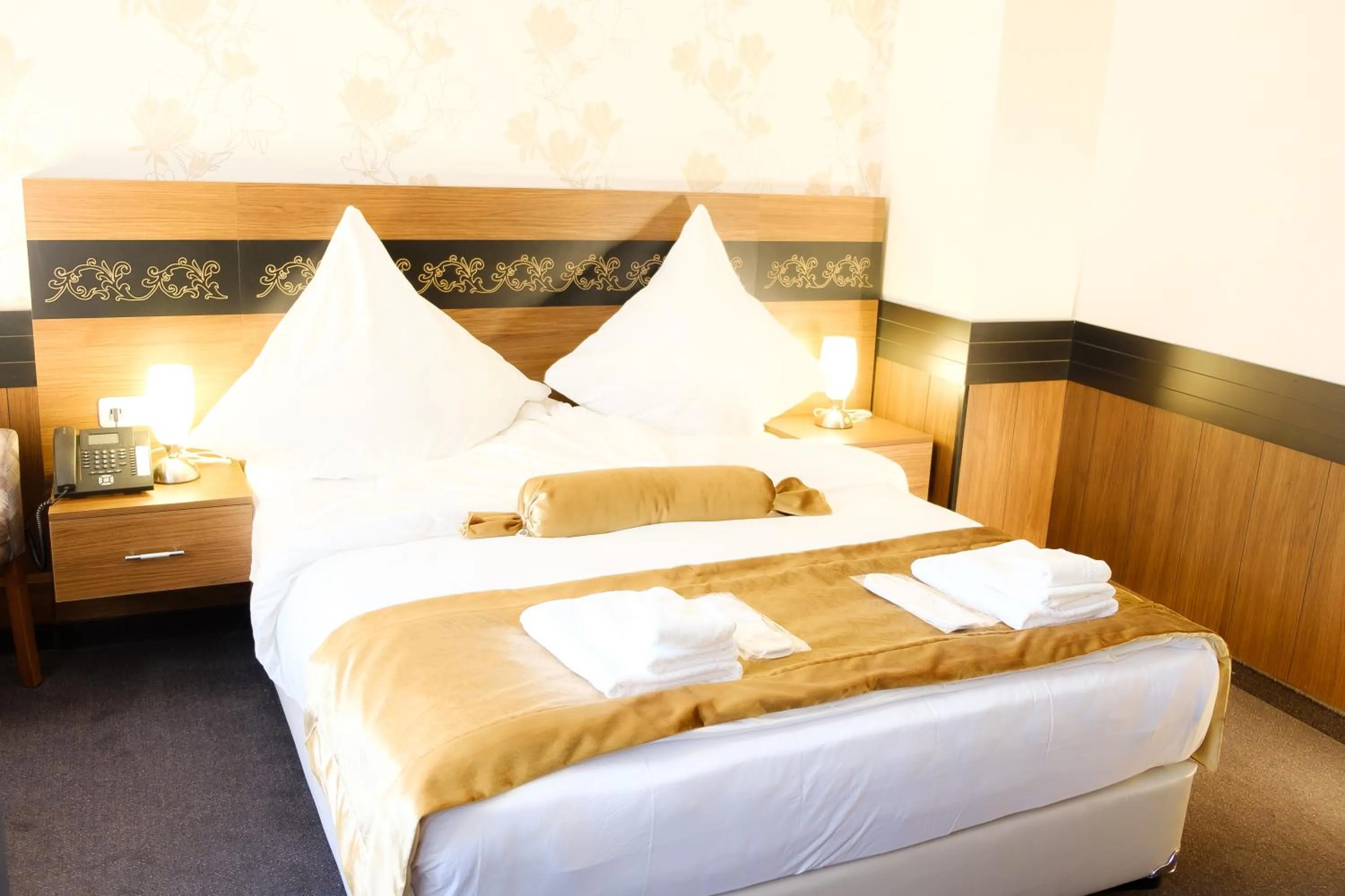 Photo of the whole room, Bed in Hotel im Anker