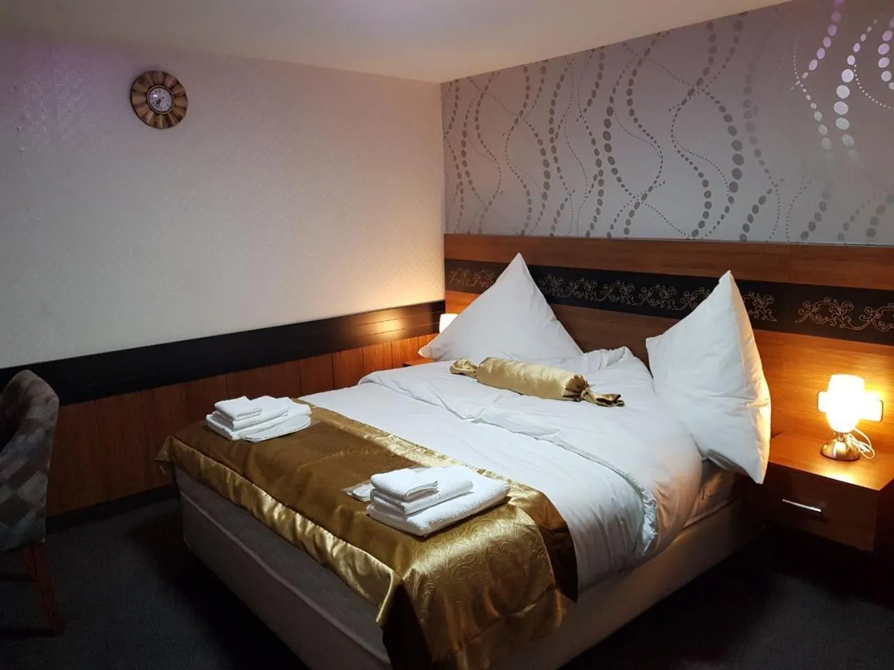 Photo of the whole room, Bed in Hotel im Anker