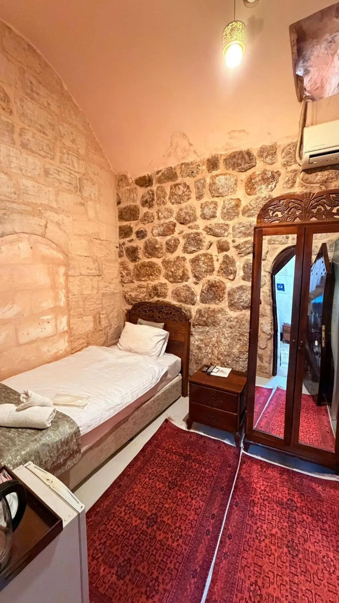 Photo of the whole room, Bed in Dara Konagı