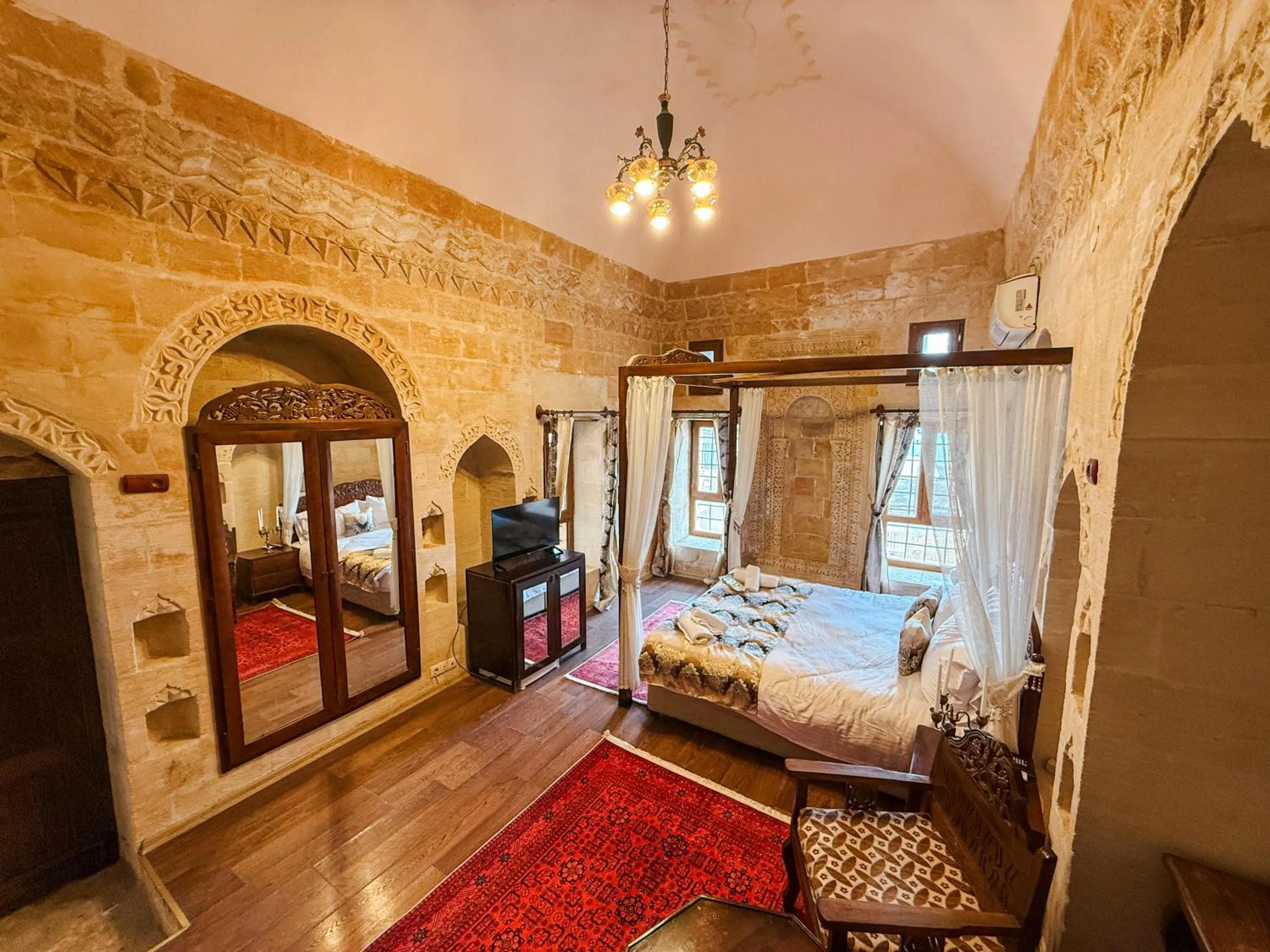 Photo of the whole room, Bed in Dara Konagı