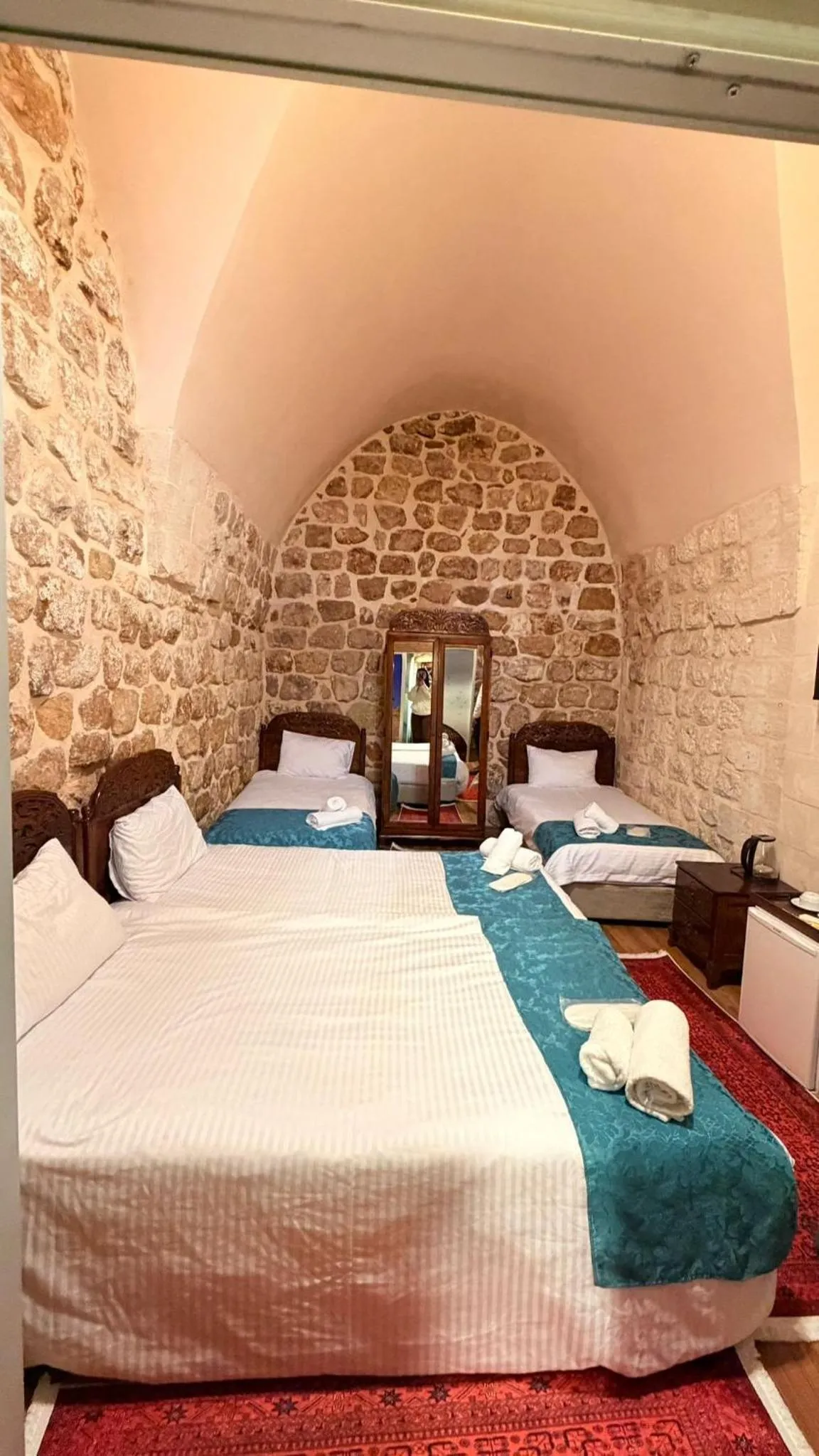 Photo of the whole room, Bed in Dara Konagı
