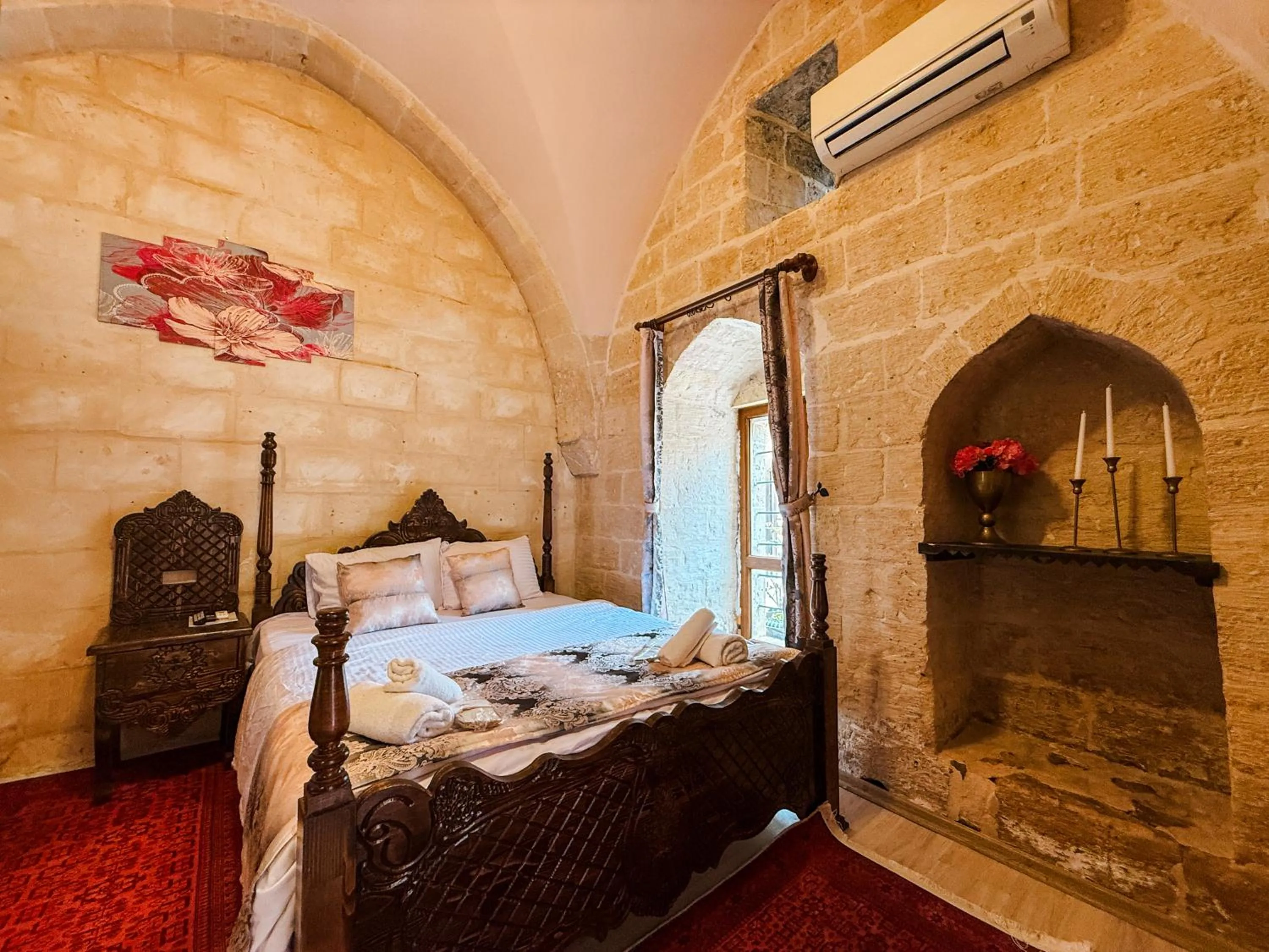 Photo of the whole room, Bed in Dara Konagı