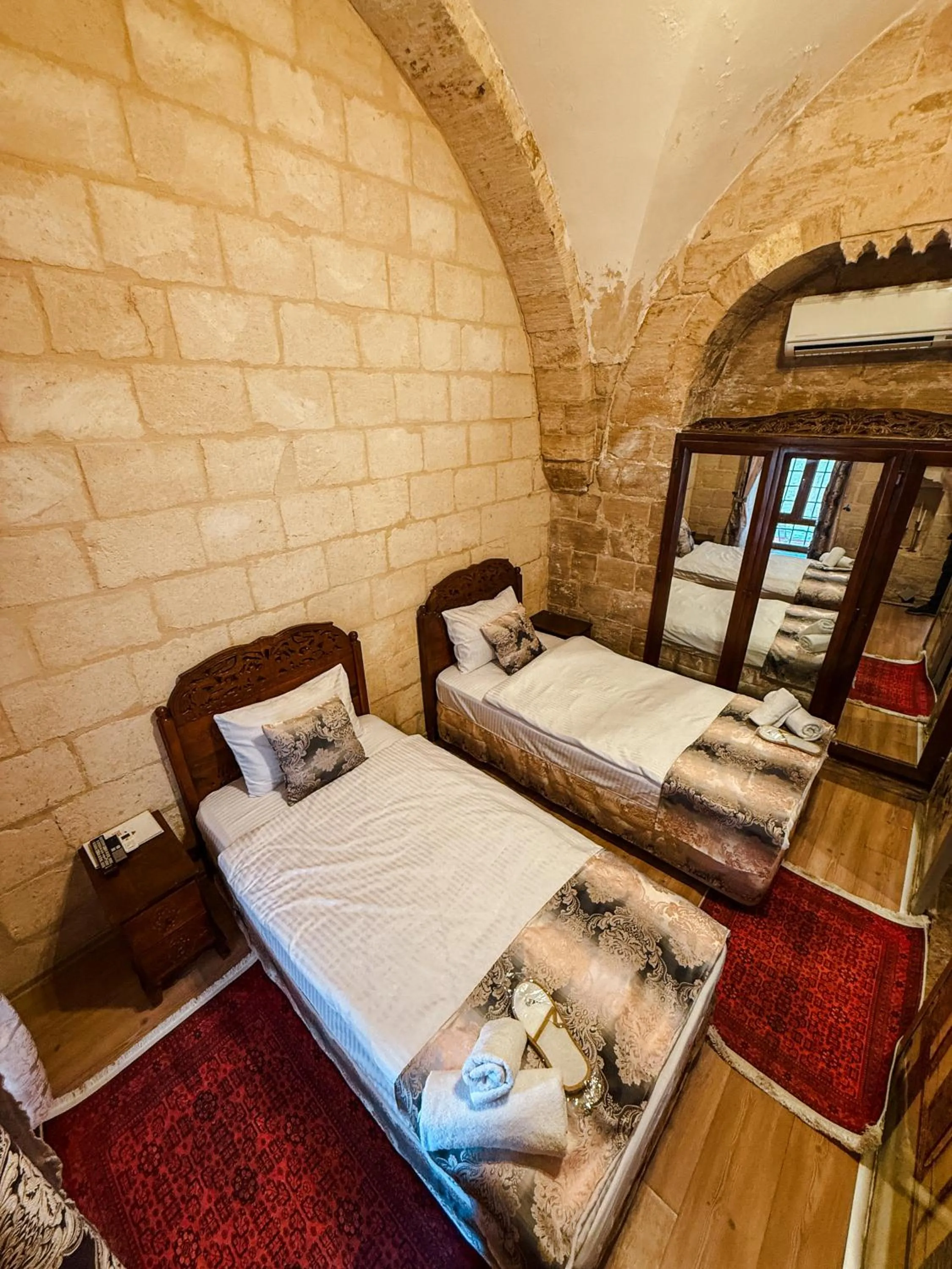 Photo of the whole room, Bed in Dara Konagı
