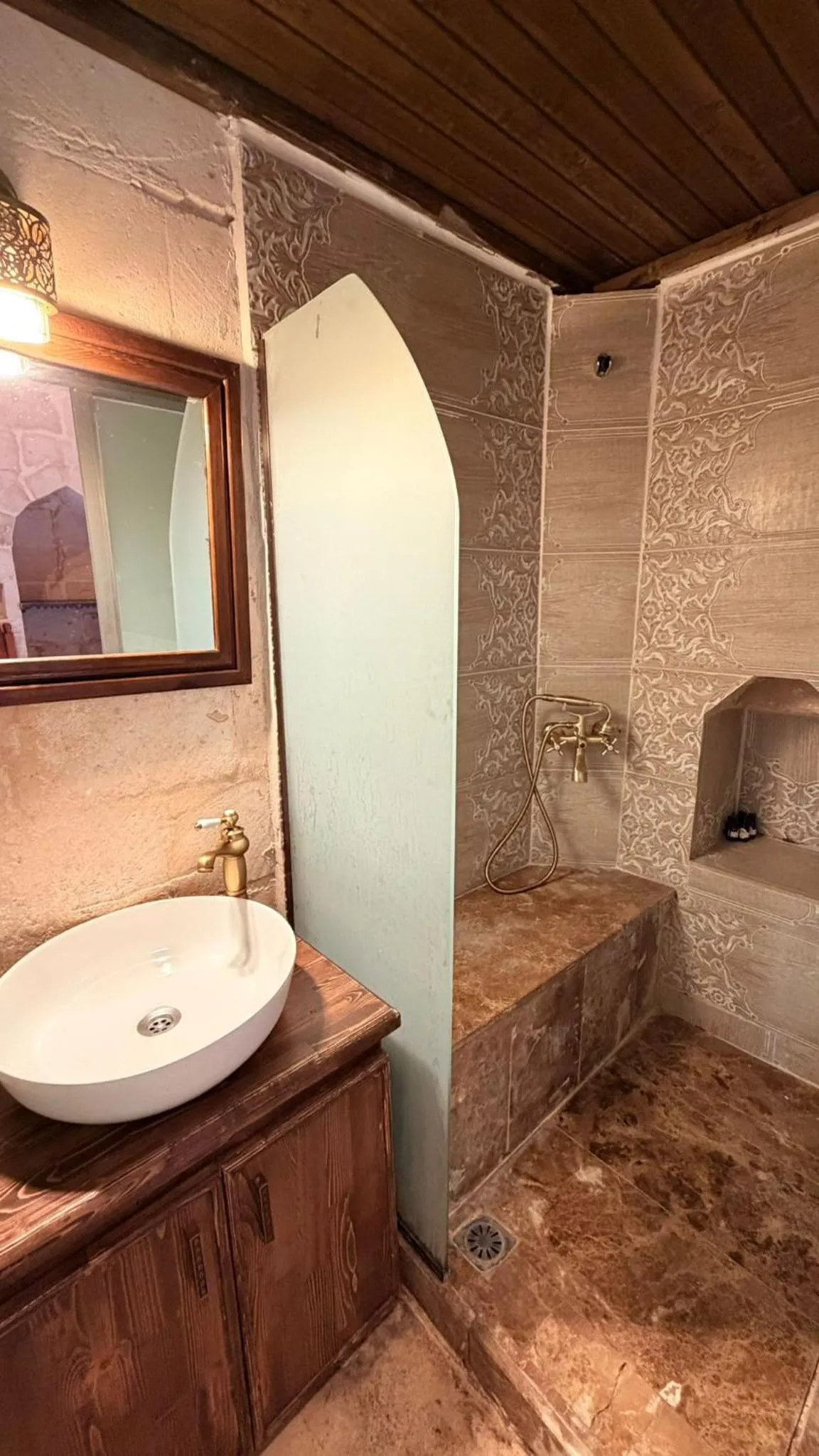 Bathroom in Dara Konagı