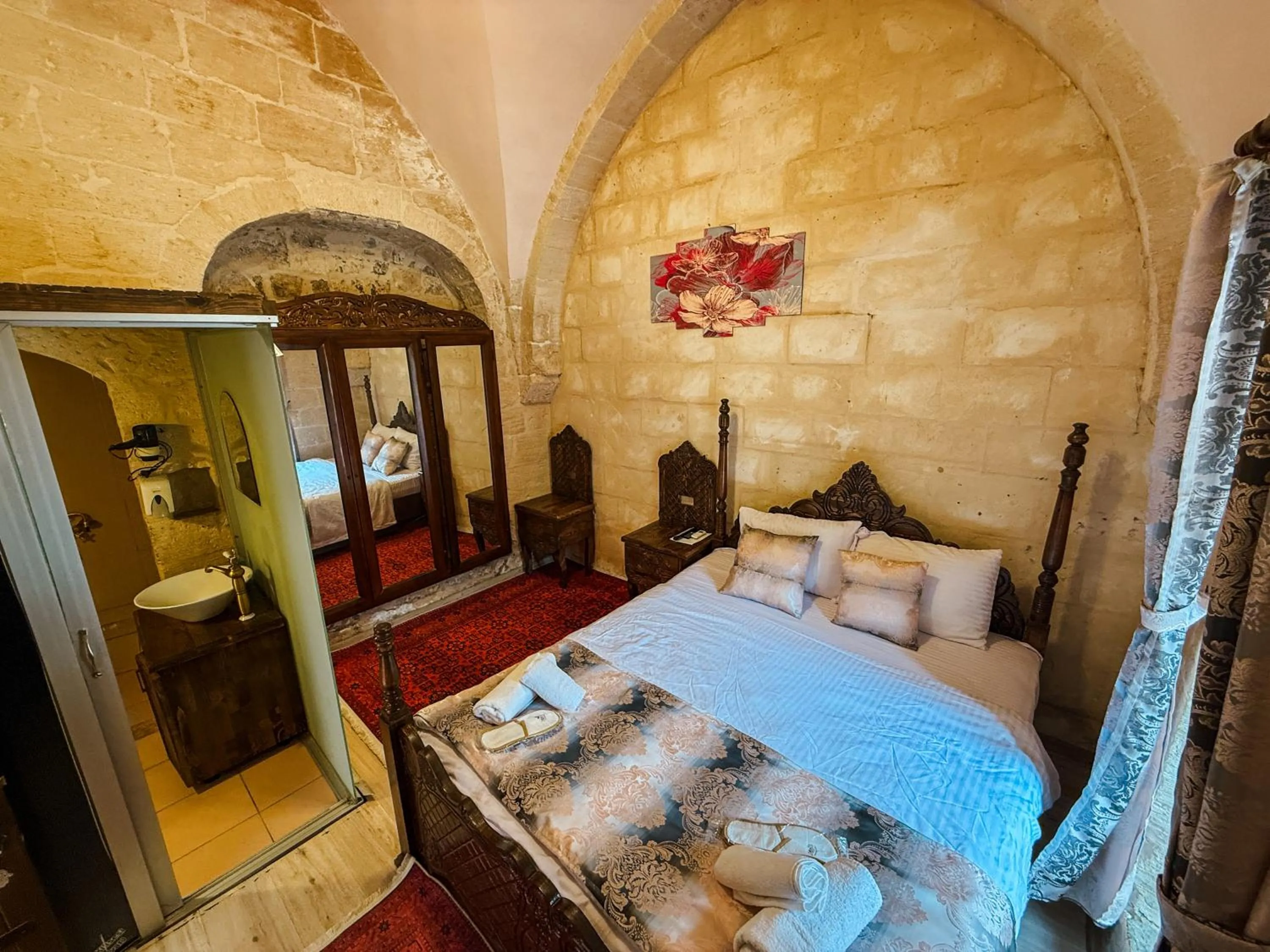 Photo of the whole room, Bed in Dara Konagı