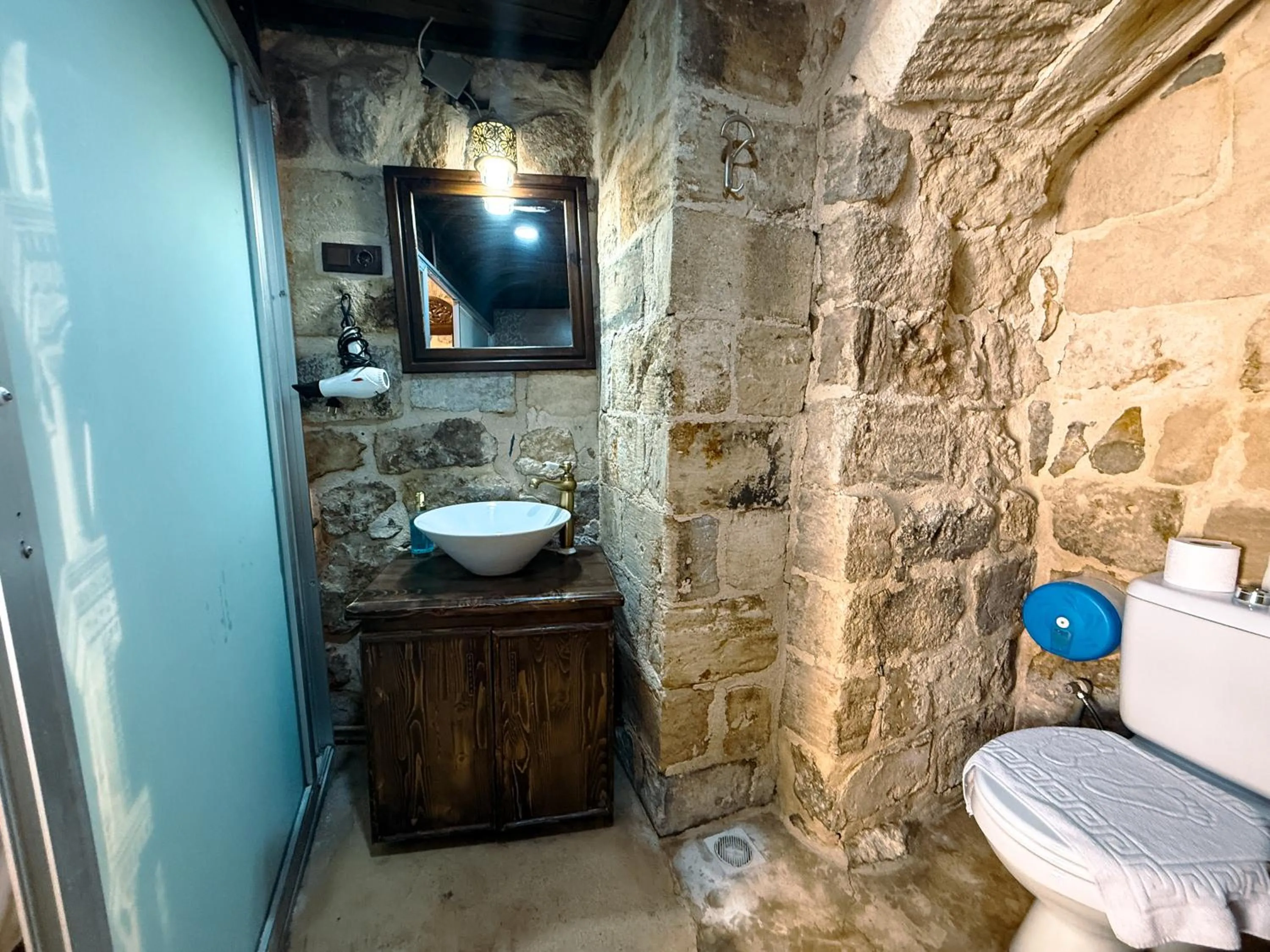 Bathroom in Dara Konagı