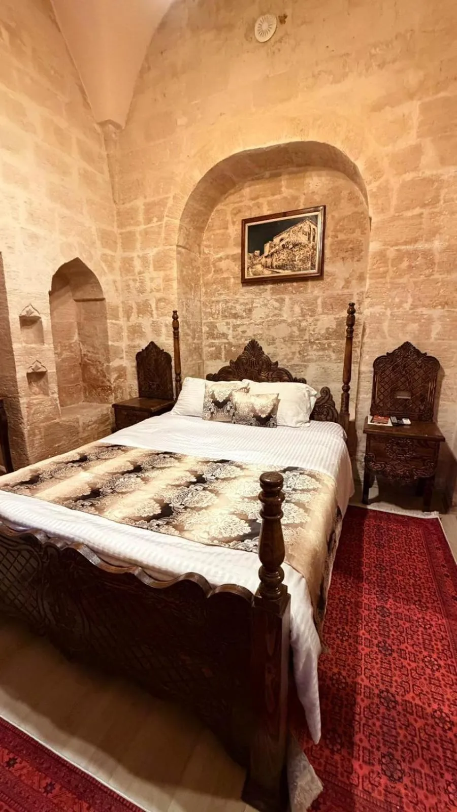 Photo of the whole room, Bed in Dara Konagı