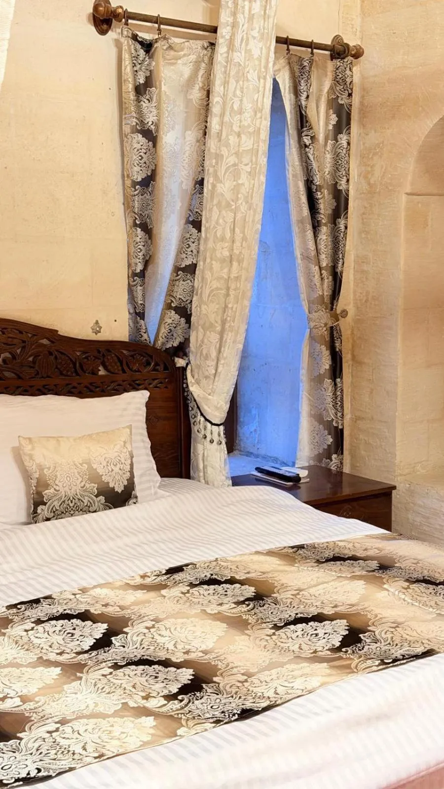 Photo of the whole room, Bed in Dara Konagı