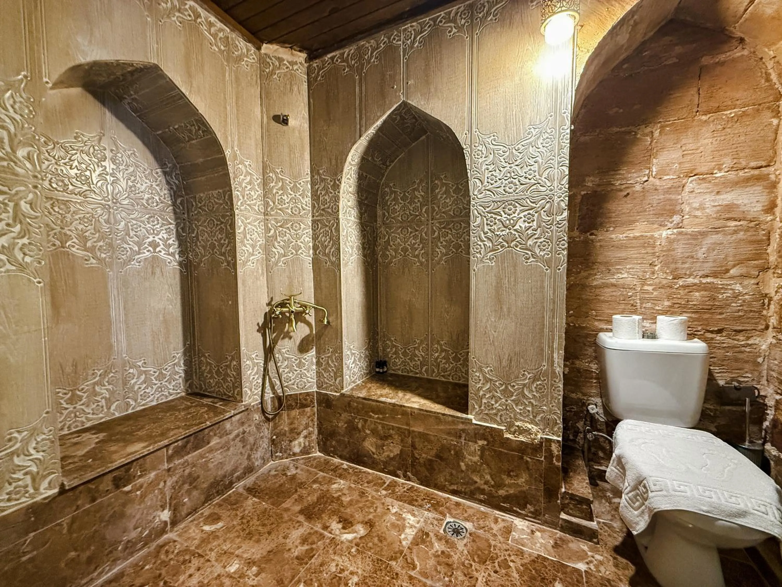 Bathroom in Dara Konagı