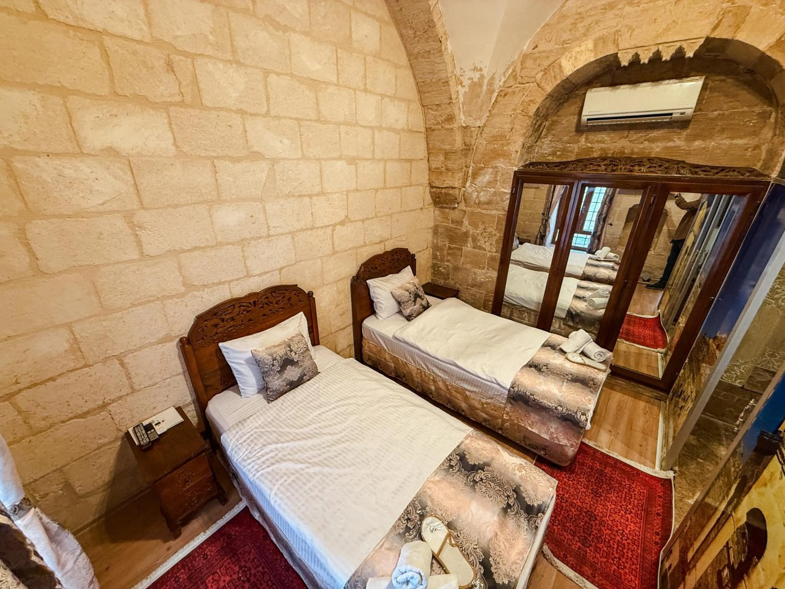 Photo of the whole room, Bed in Dara Konagı