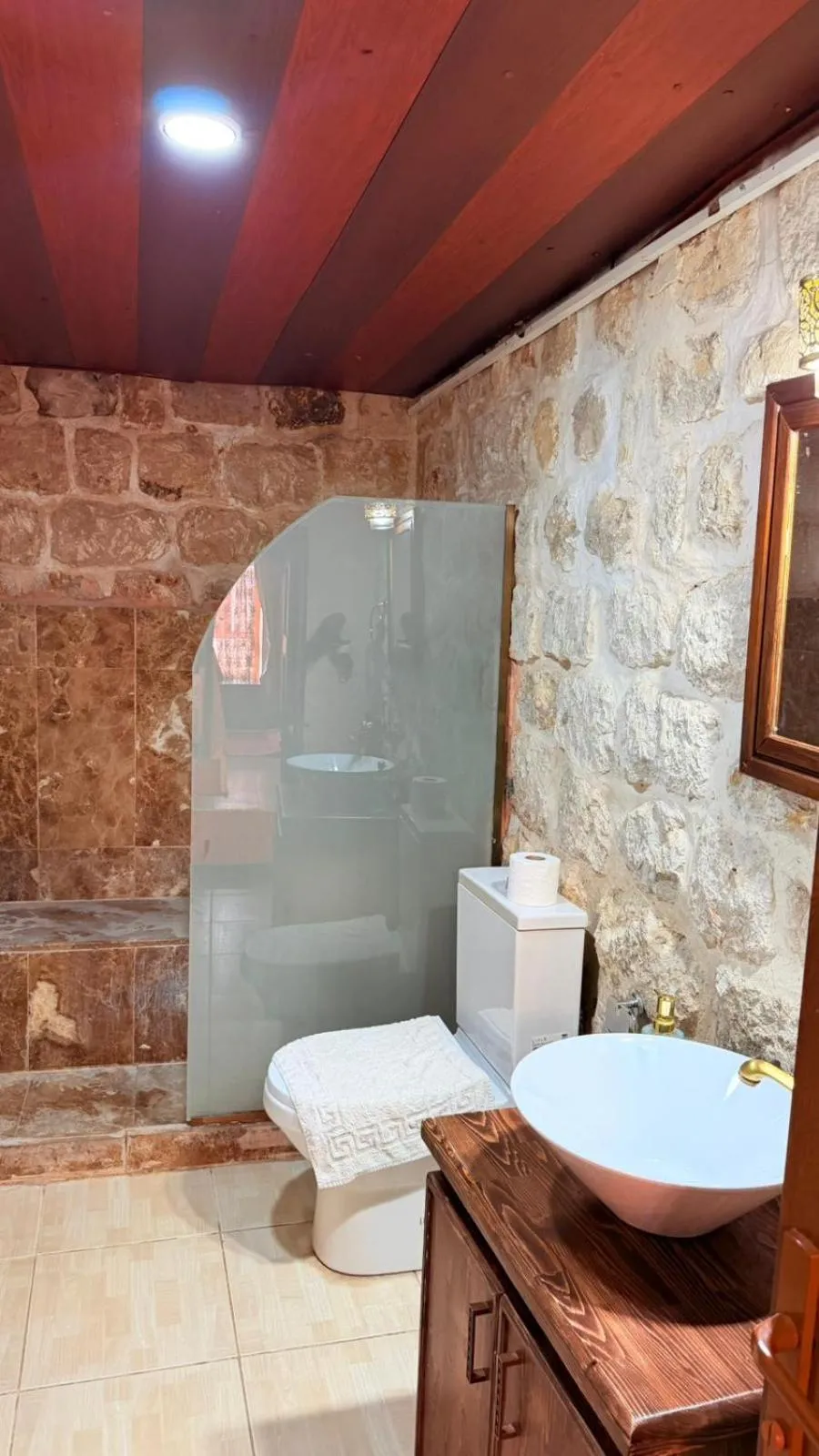 Bathroom in Dara Konagı