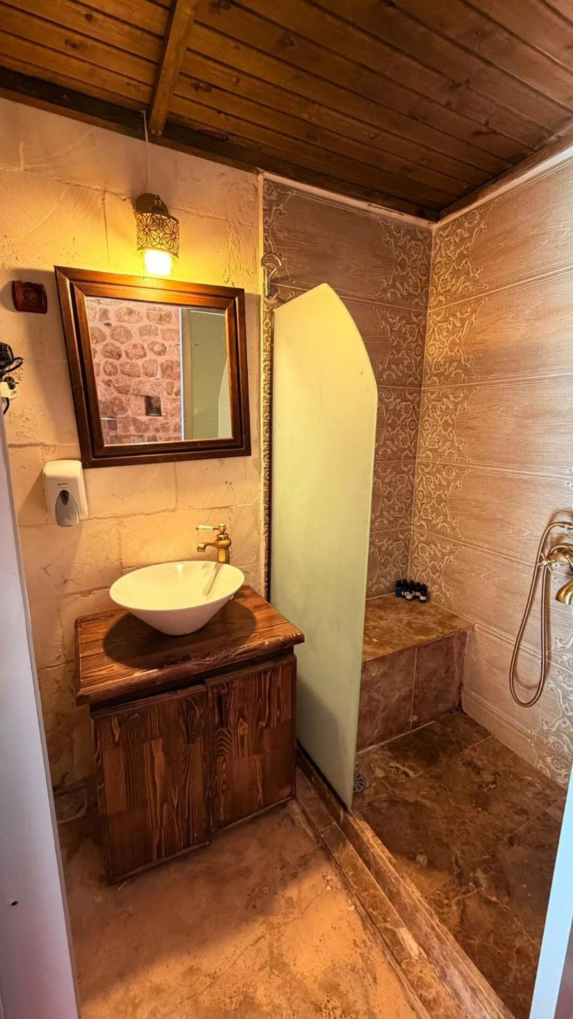 Bathroom in Dara Konagı