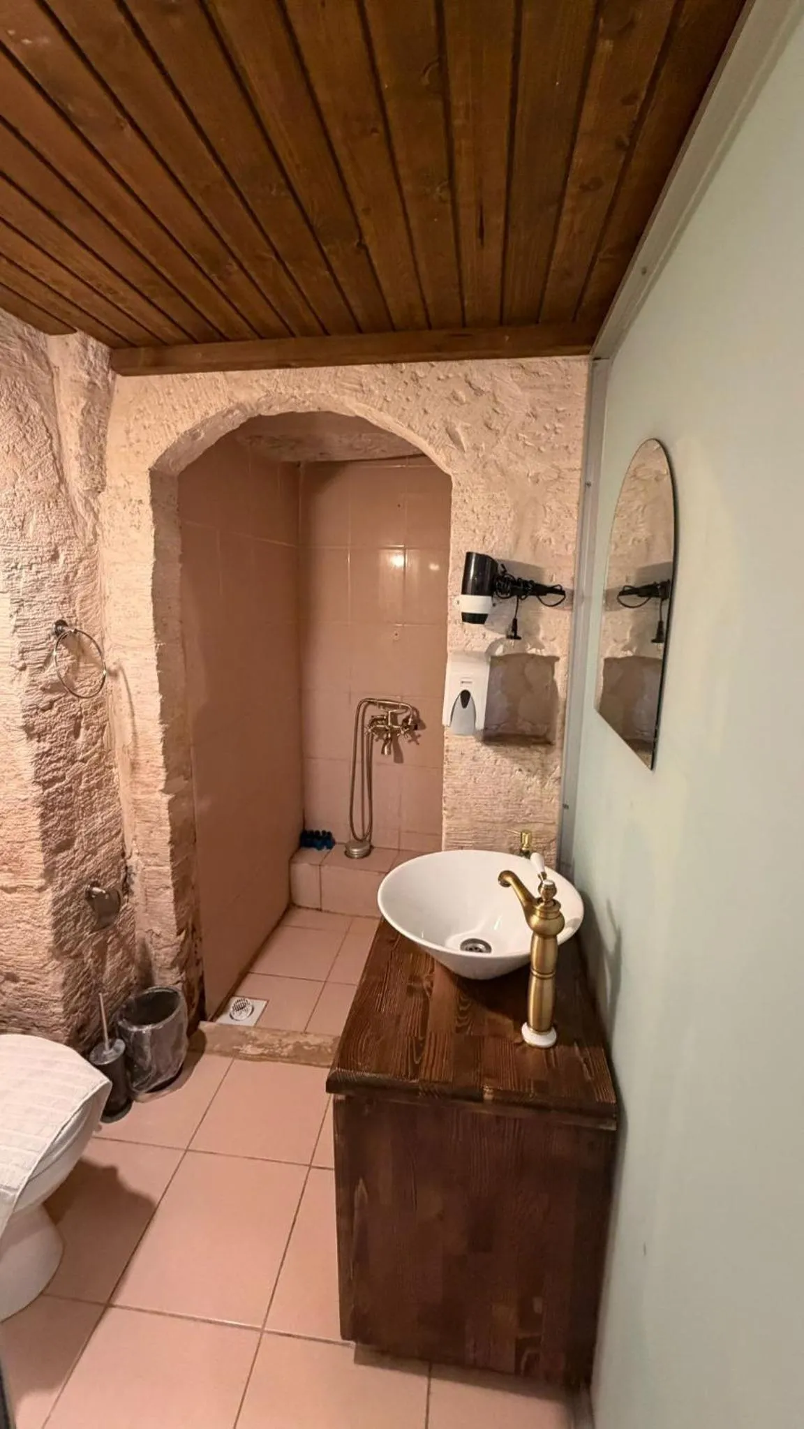 Bathroom in Dara Konagı