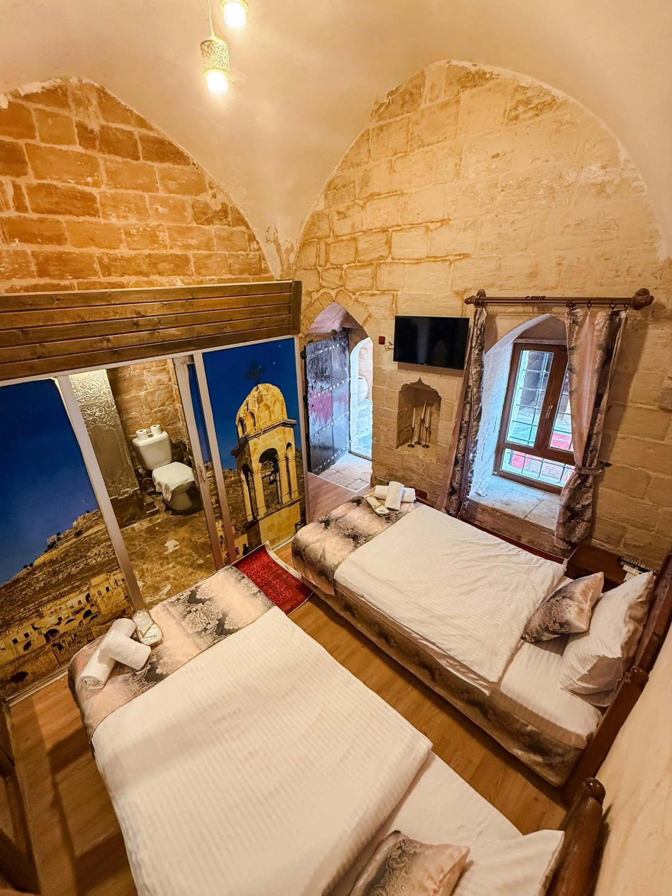 Photo of the whole room, Bed in Dara Konagı