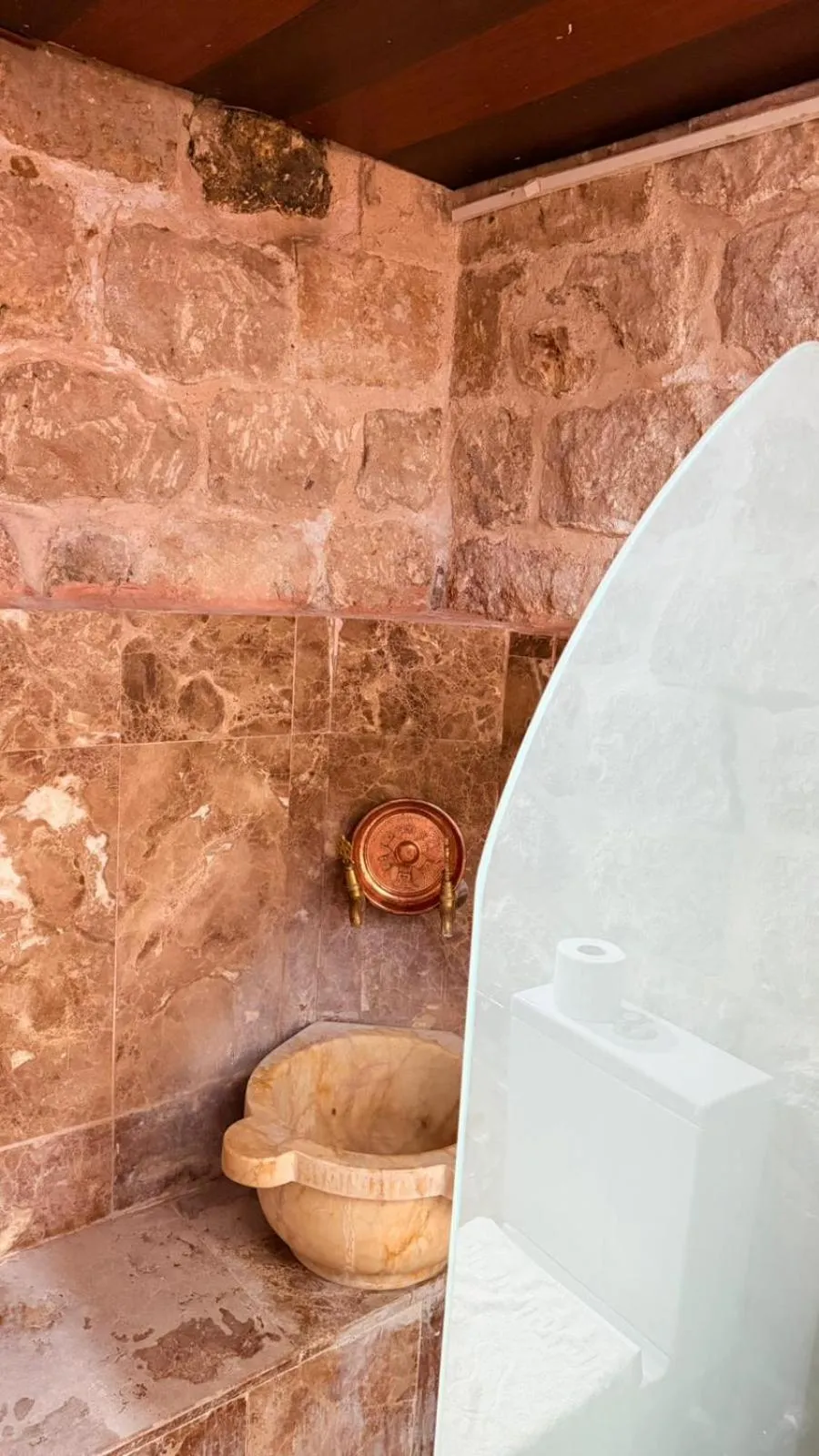 Bathroom in Dara Konagı