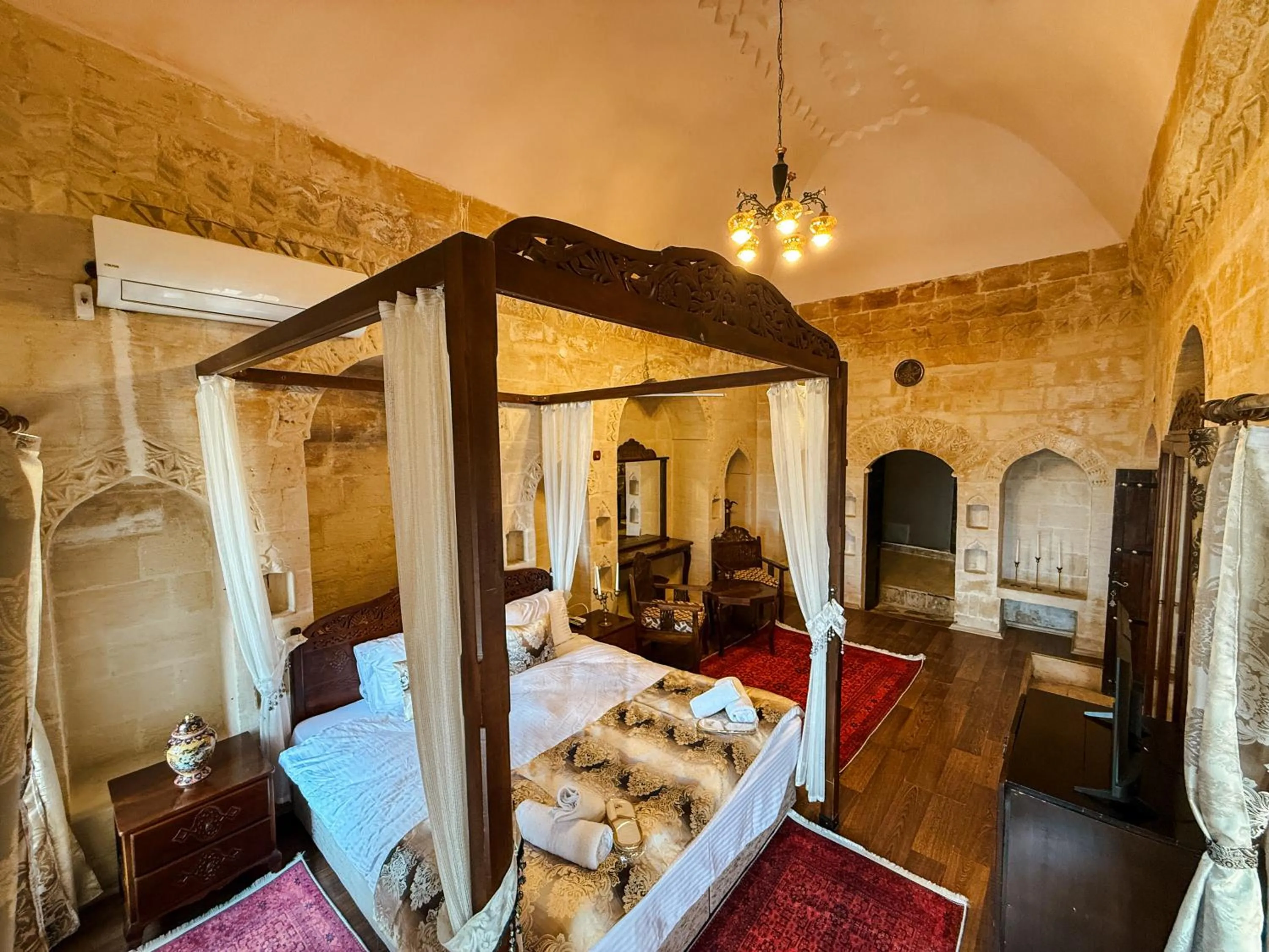 Photo of the whole room, Bed in Dara Konagı