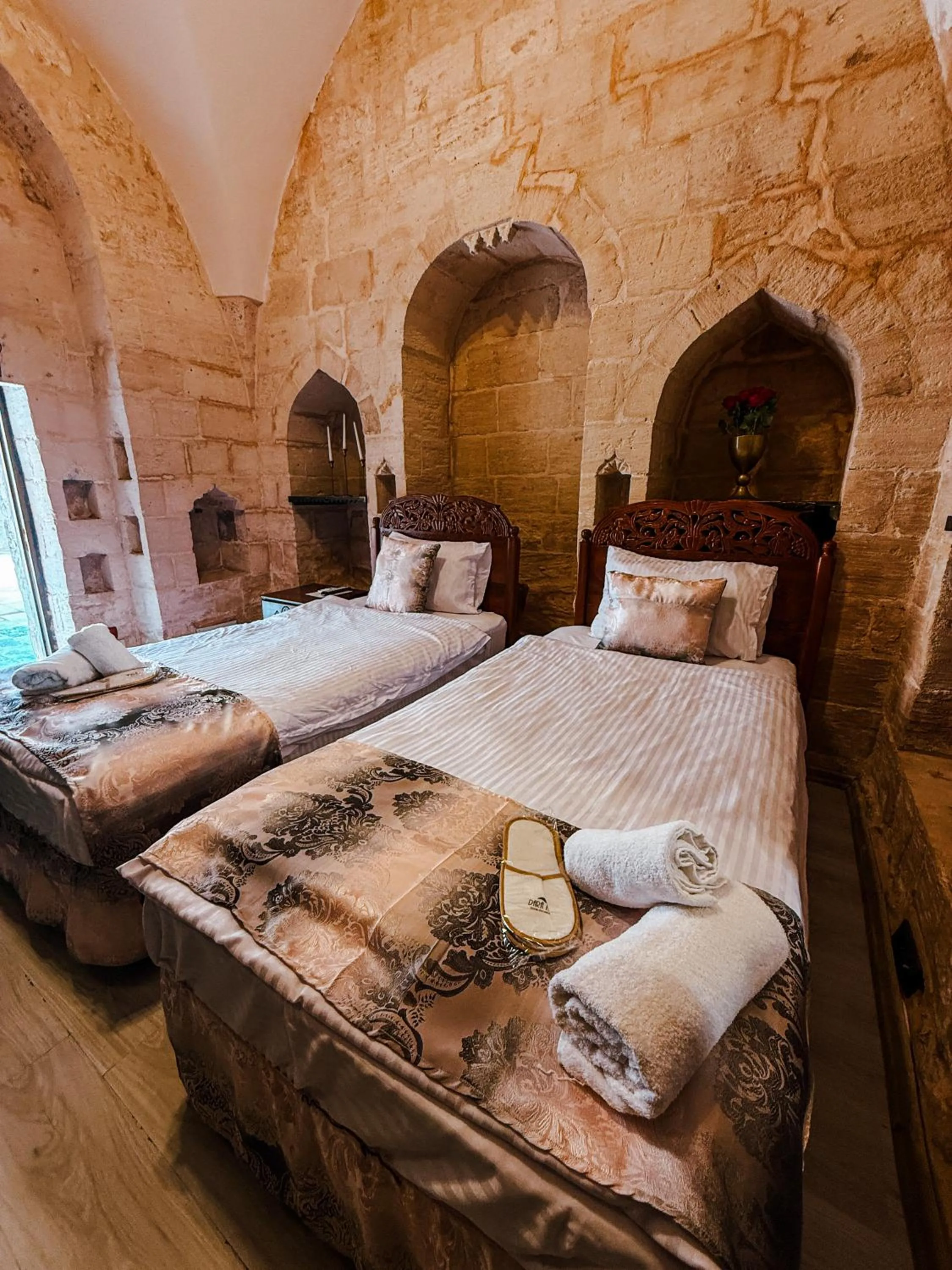 Photo of the whole room, Bed in Dara Konagı