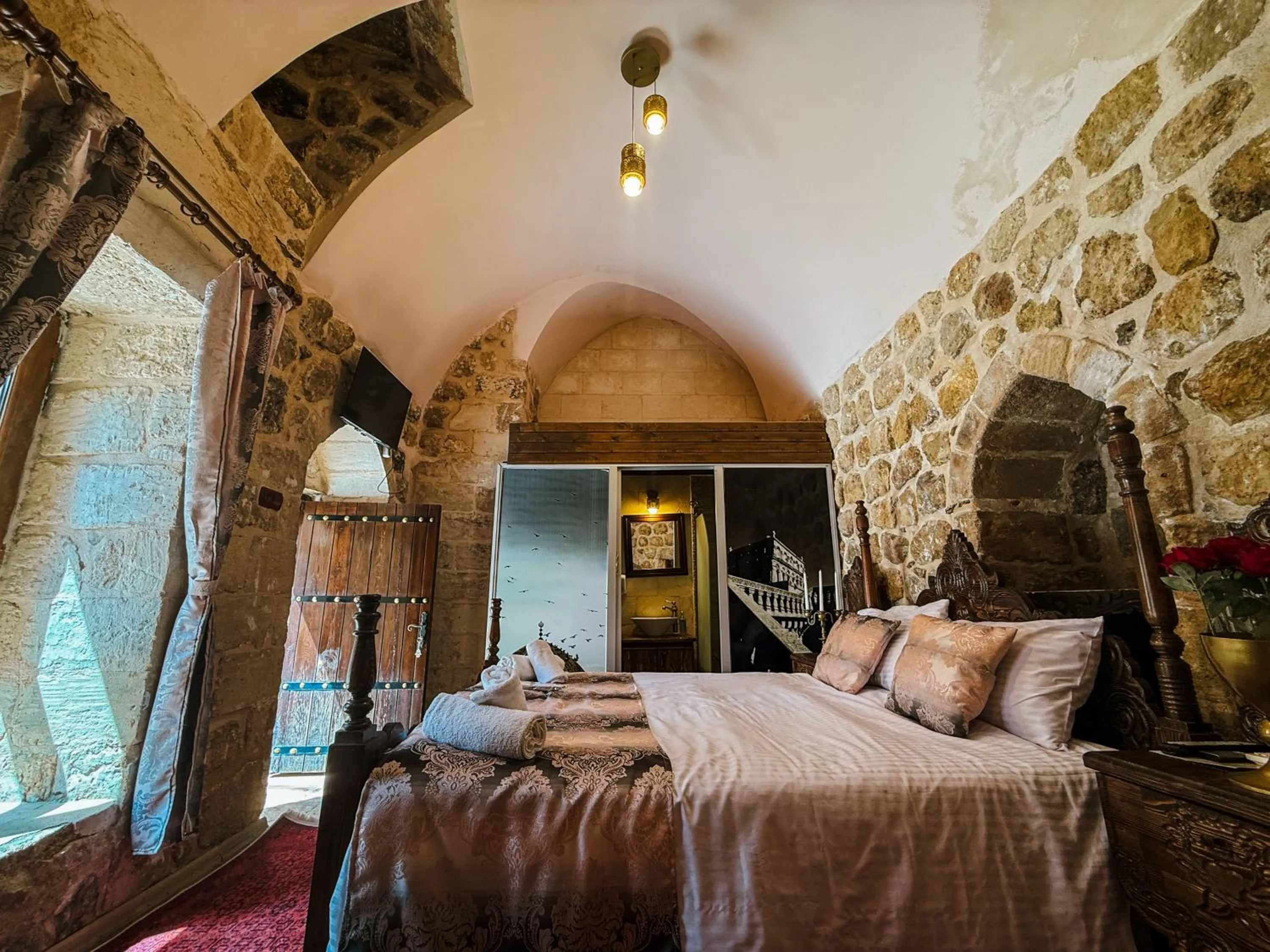 Bedroom, Bed in Dara Konagı