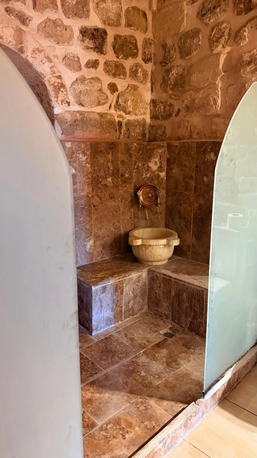 Bathroom in Dara Konagı