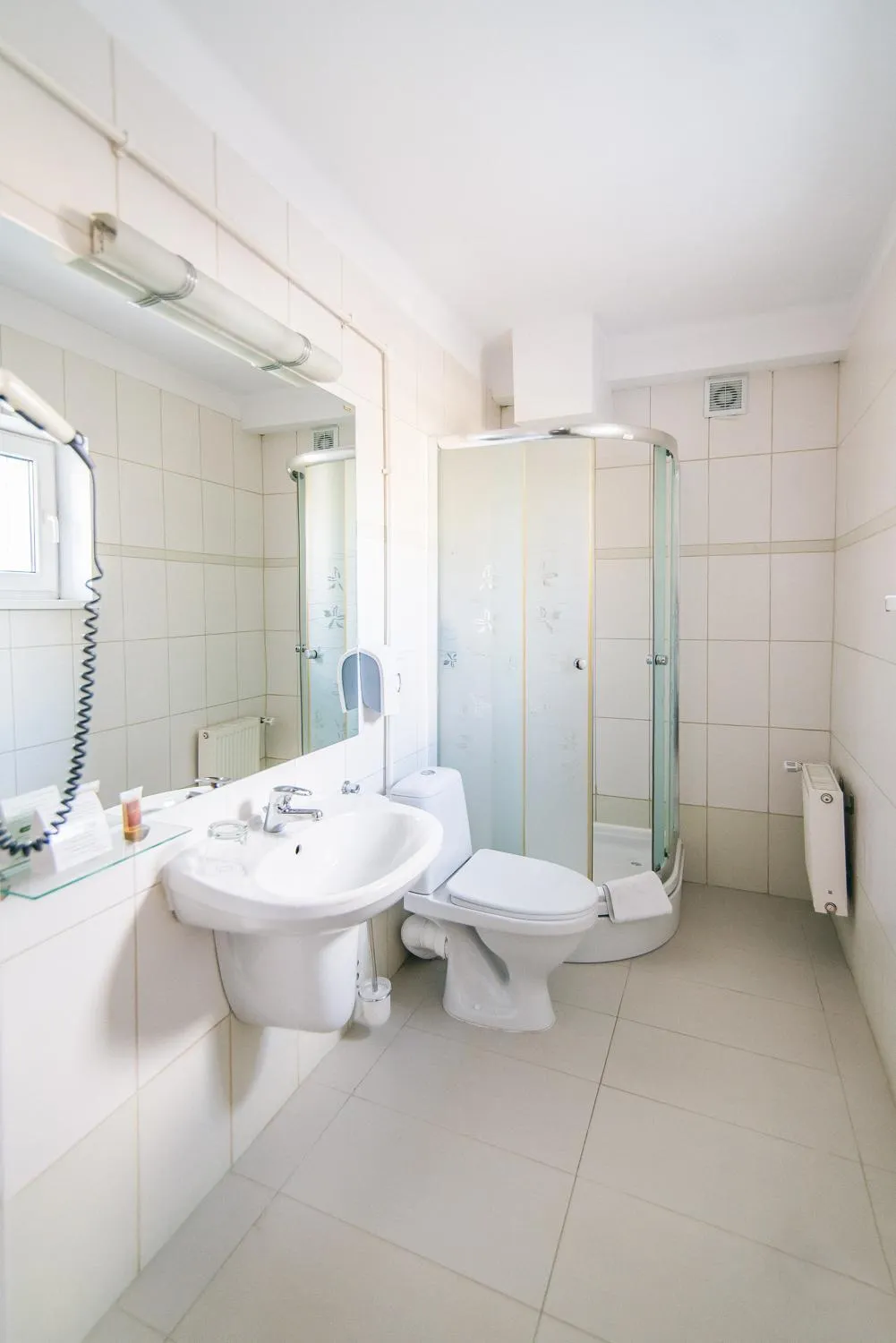 Shower in Hotel Forum