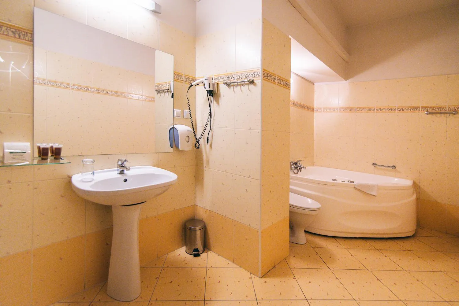 Shower in Hotel Forum