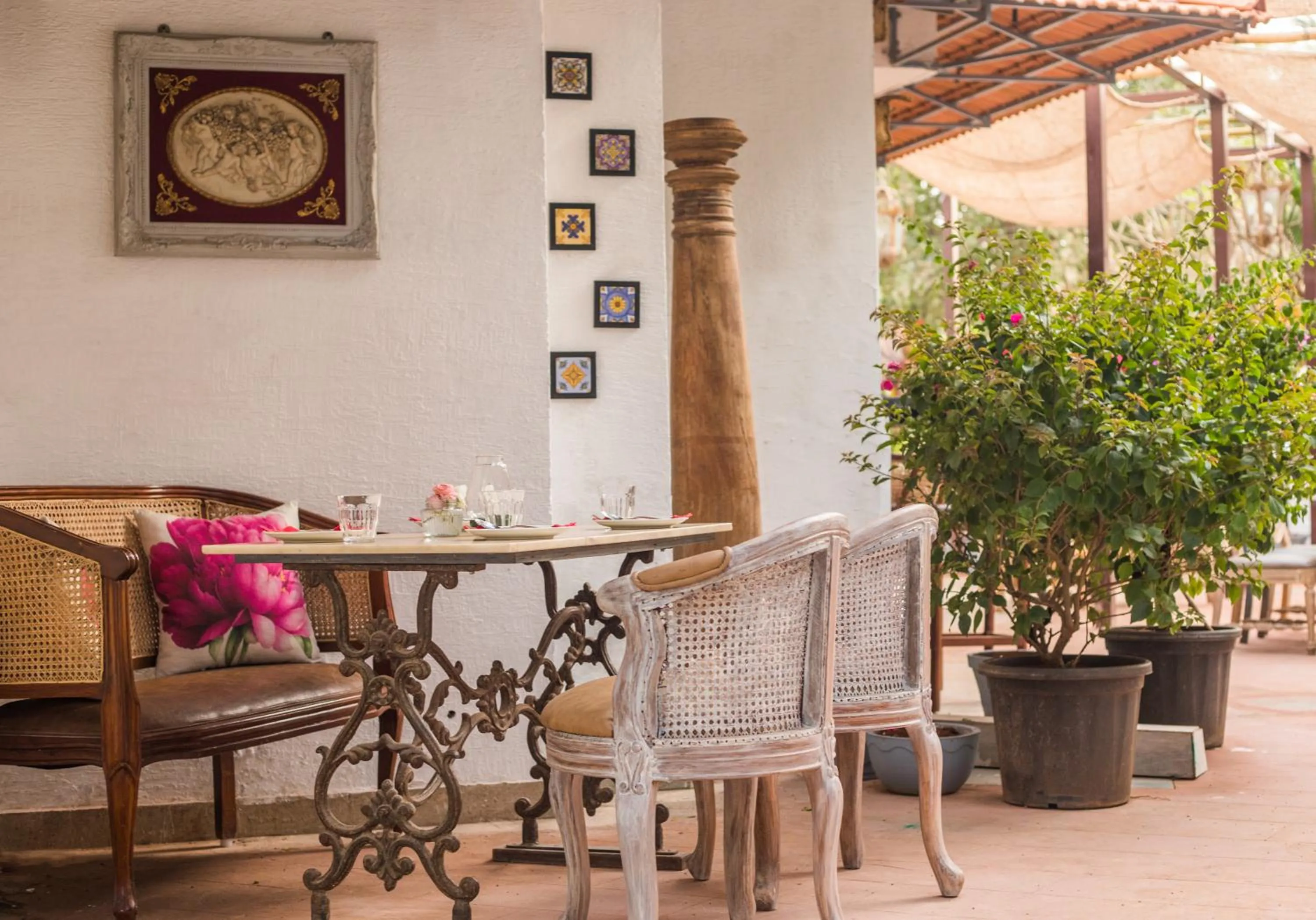 Seating area, Restaurant/Places to Eat in Living Room by Seasons, Goa