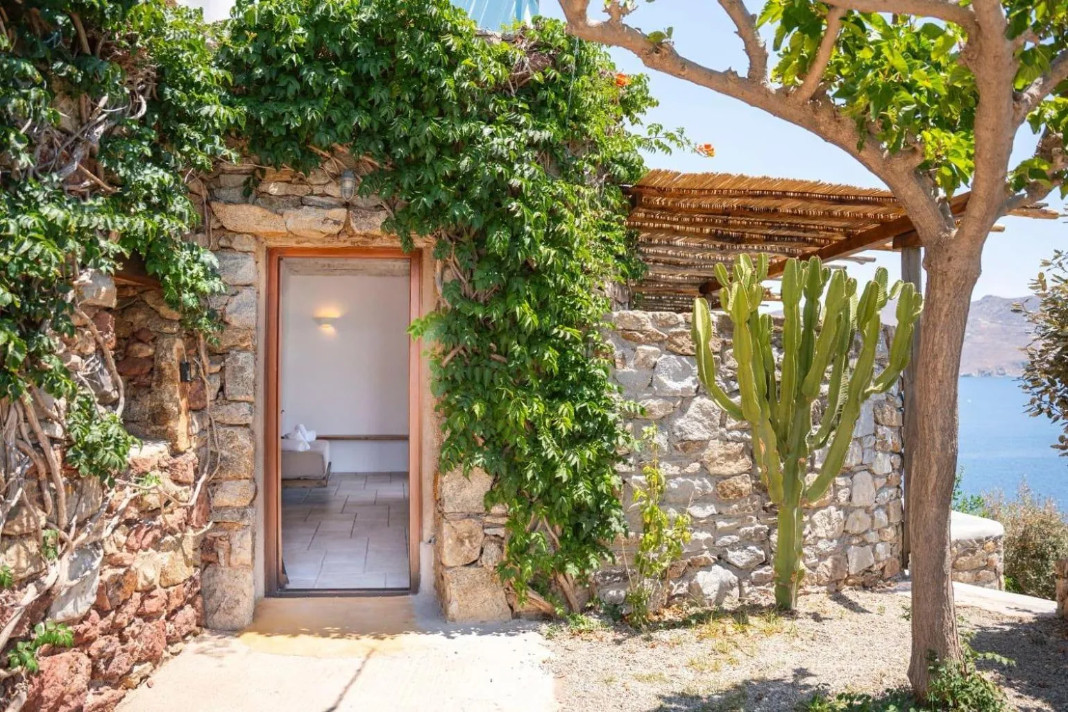 Facade/entrance in Albatros Club Mykonos