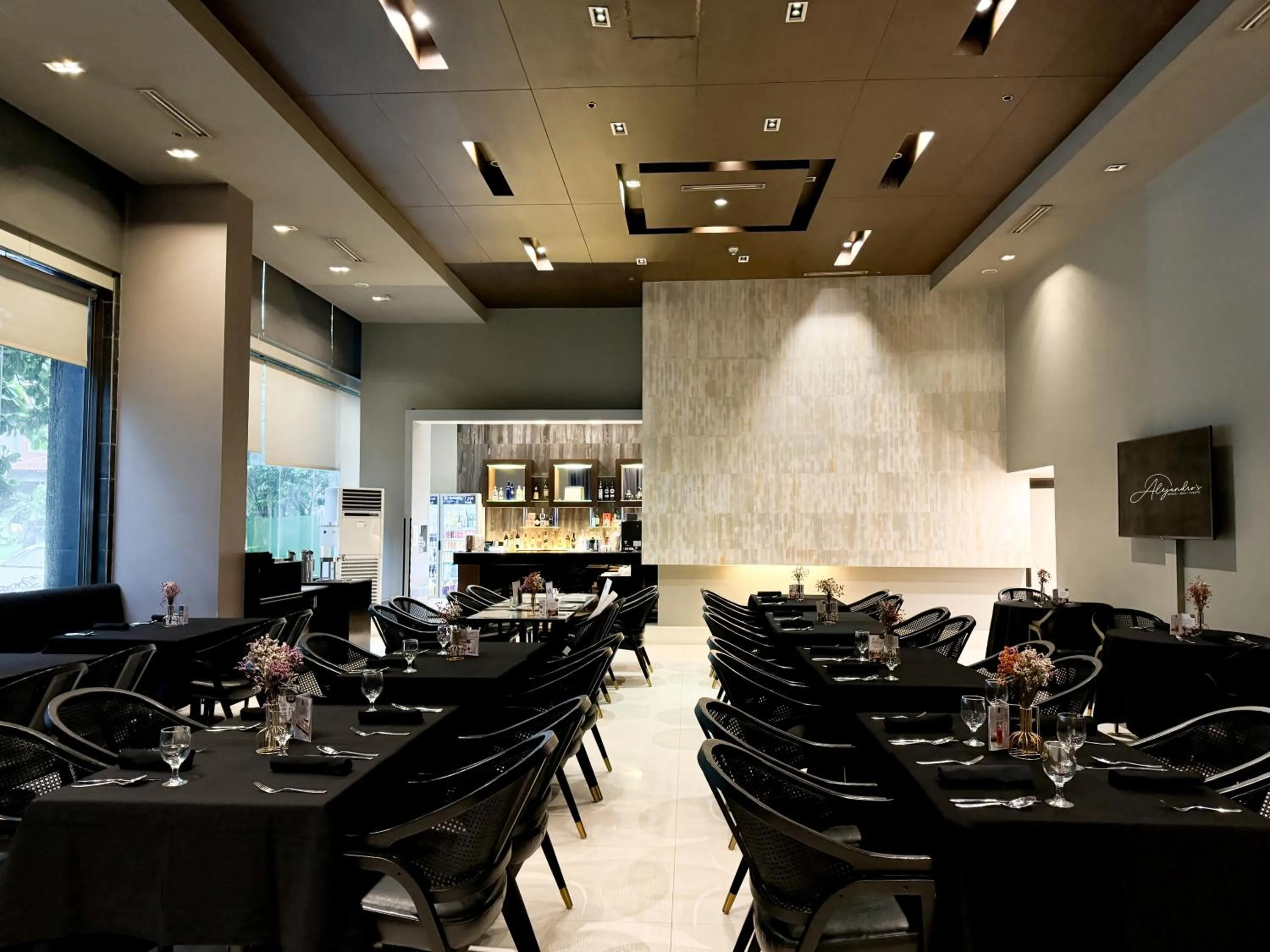 Restaurant/places to eat in The B Hotel Alabang