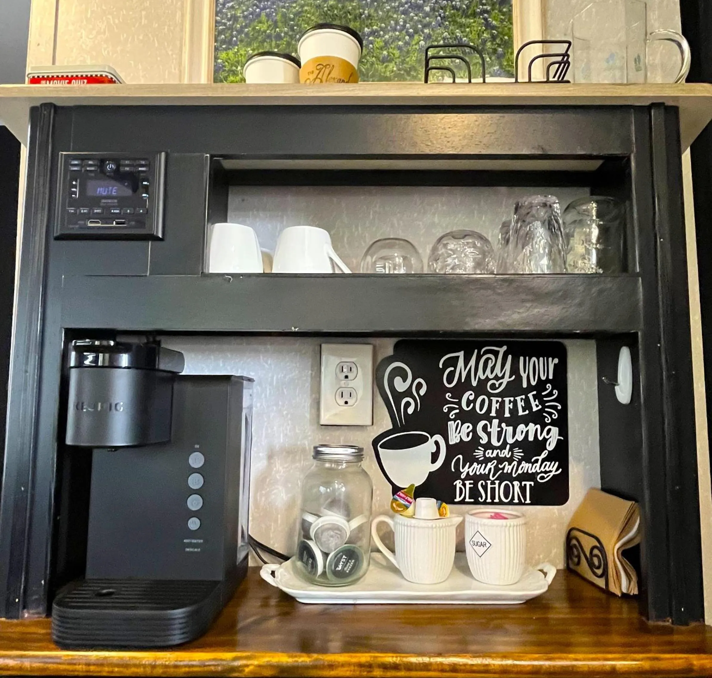 Coffee/tea facilities in The Alexander at Creek Road