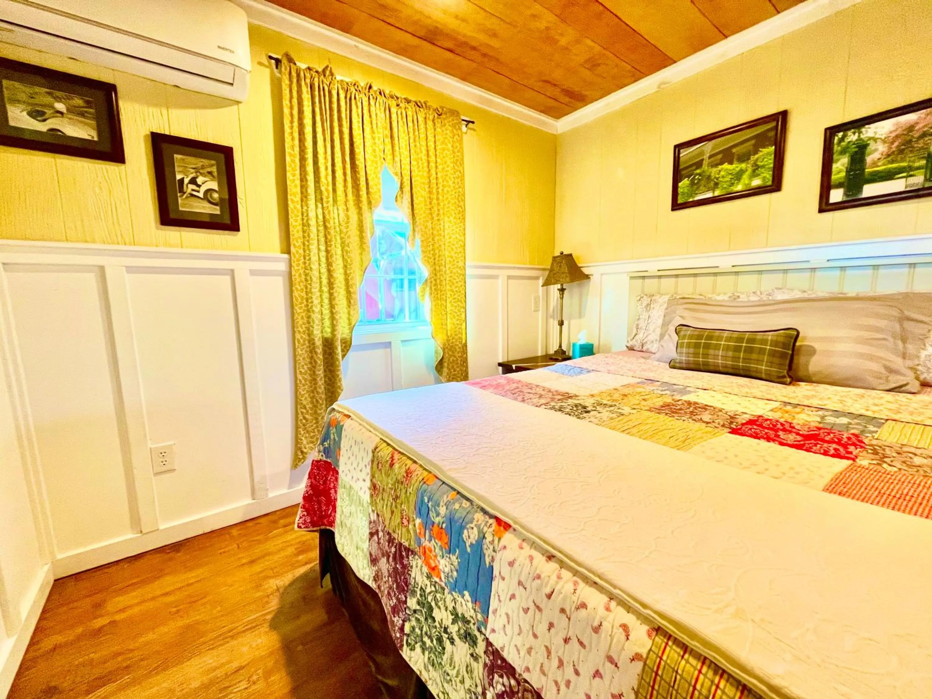 Bed in The Alexander at Creek Road