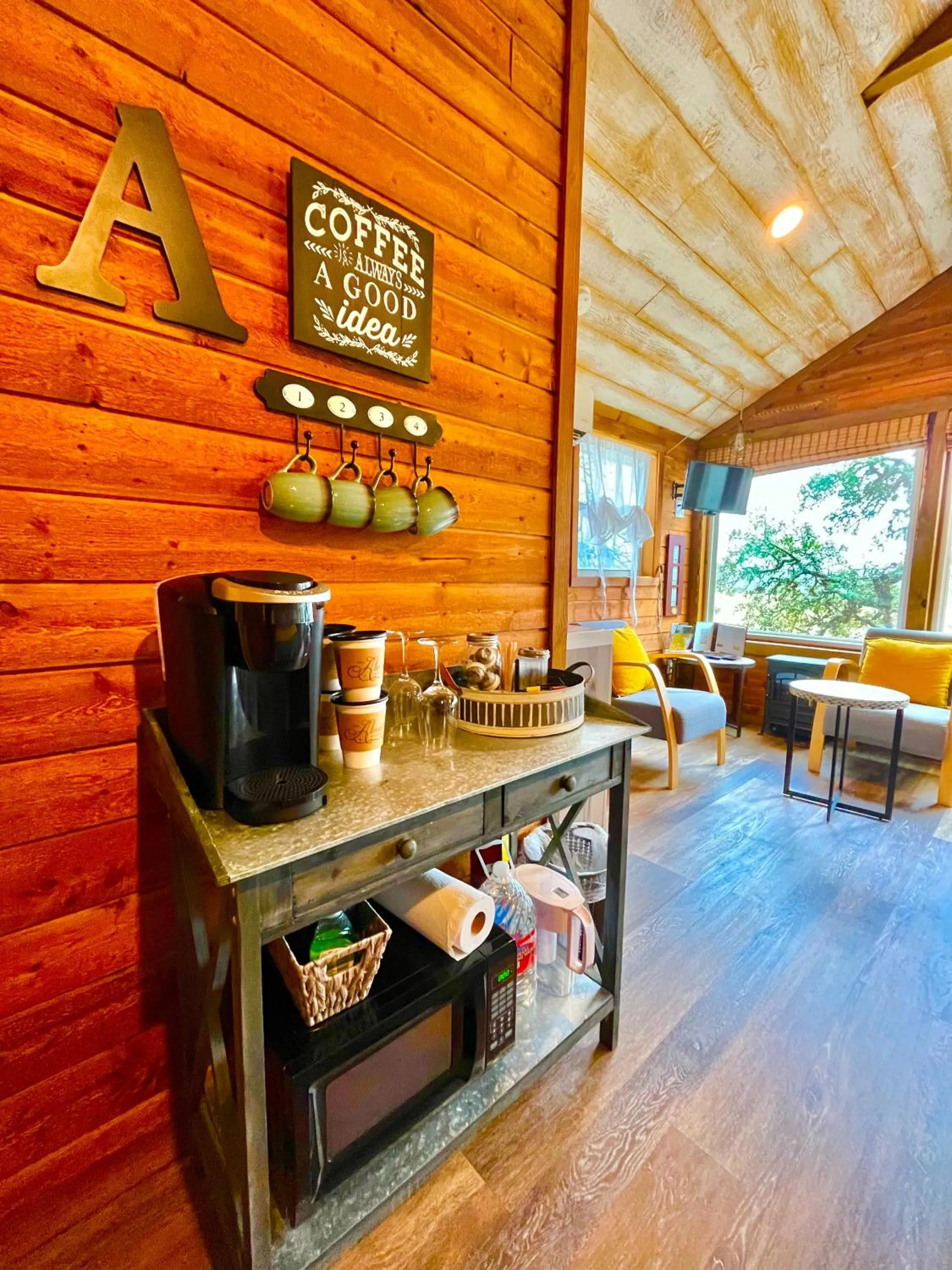 Coffee/tea facilities in The Alexander at Creek Road
